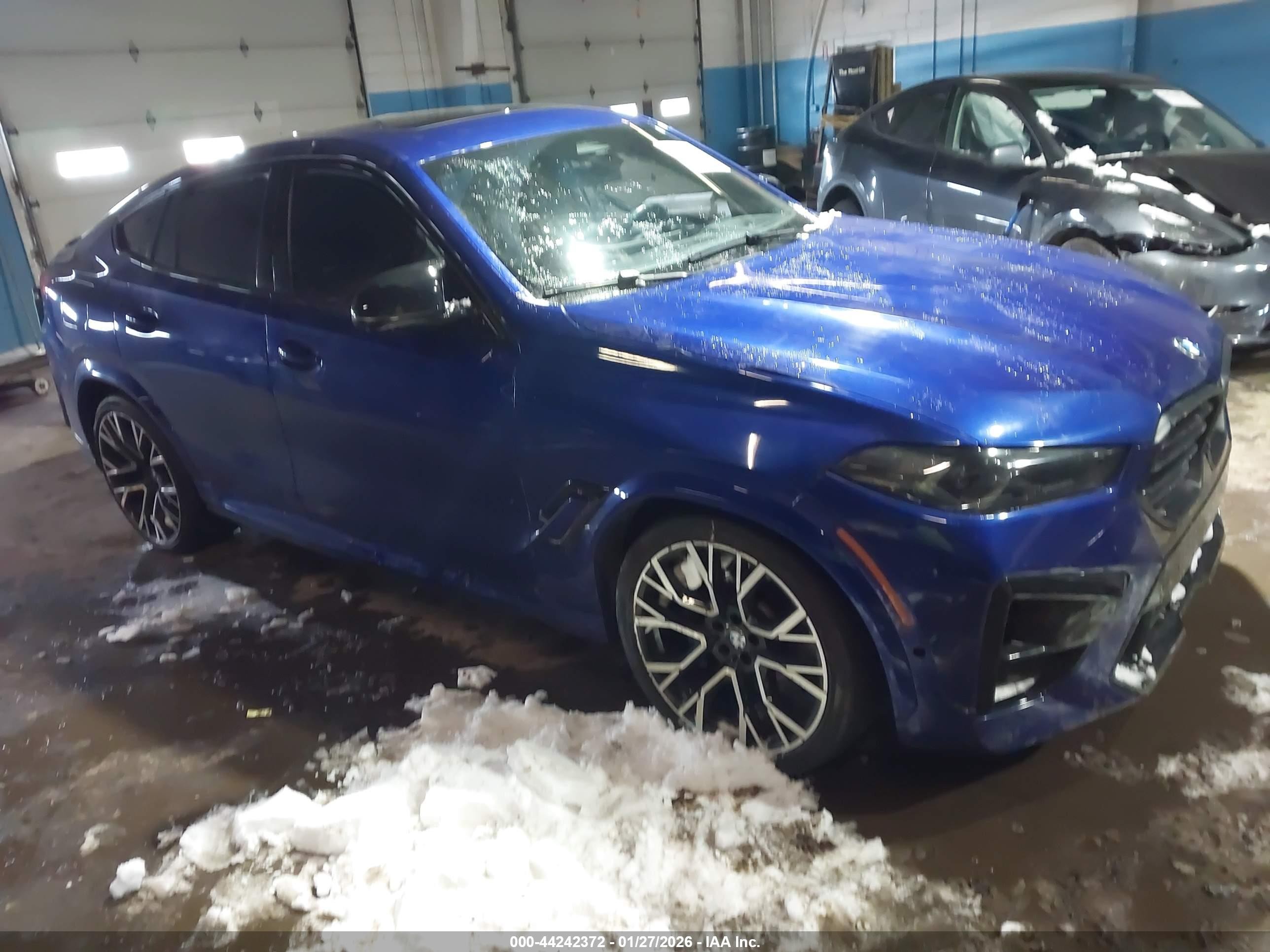 2024 BMW X6 M, VIN 5YM23ET08R9U93774 — Side