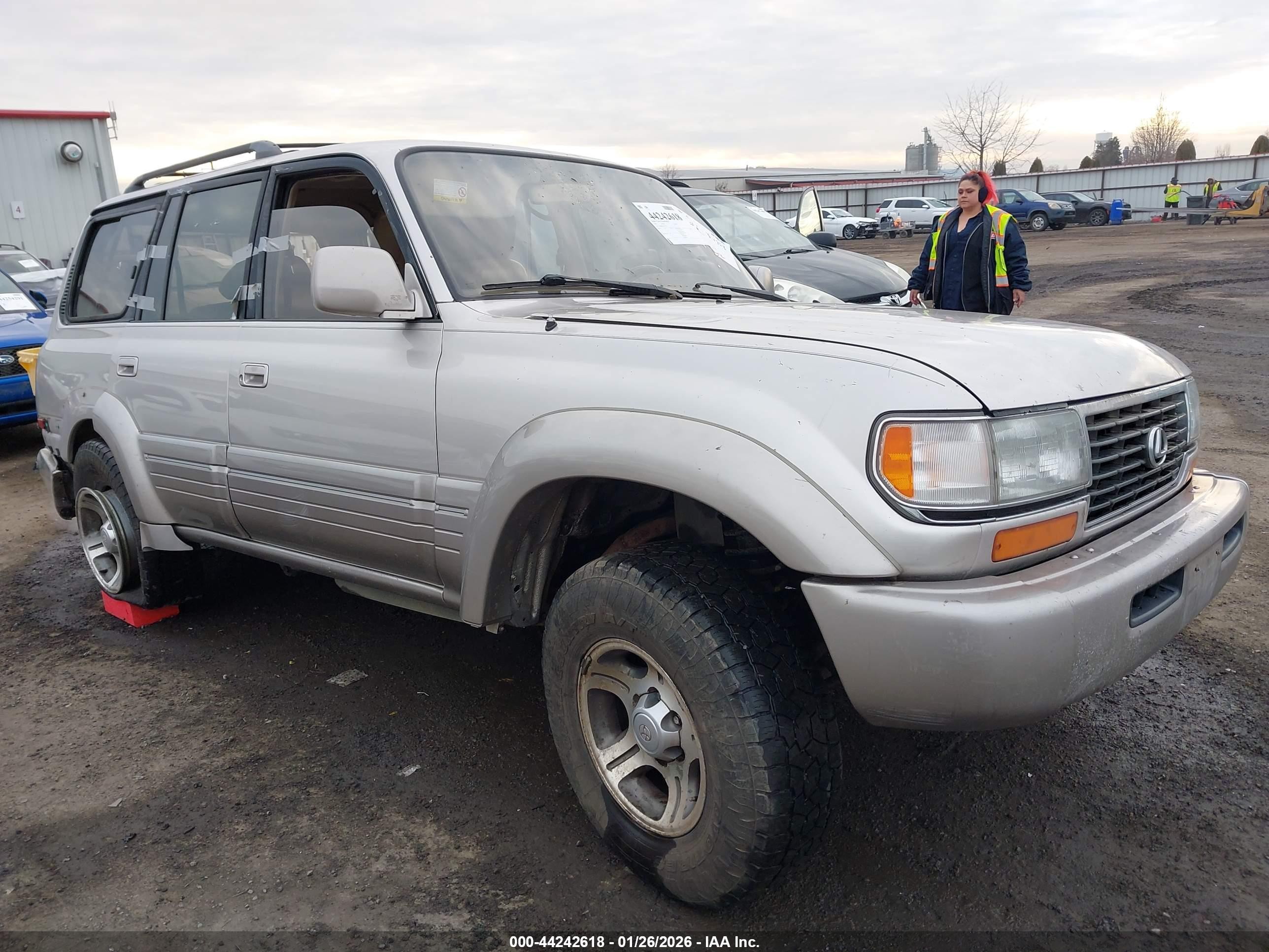 1997 Lexus LX 450, VIN JT6HJ88J8V0187742 — Rear end