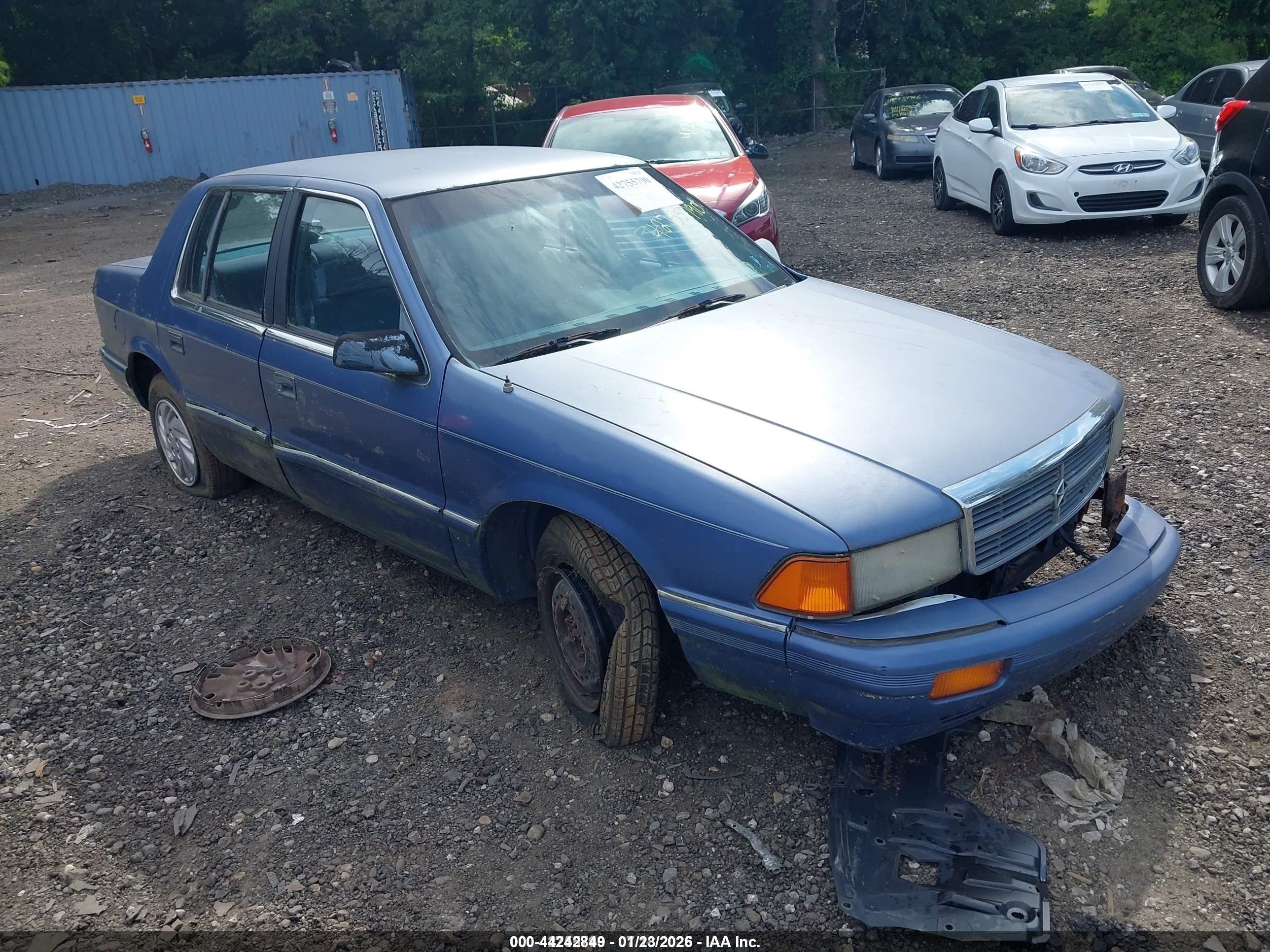 1992 Dodge Spirit, VIN 1B3XA46K1NF176704 — Перед