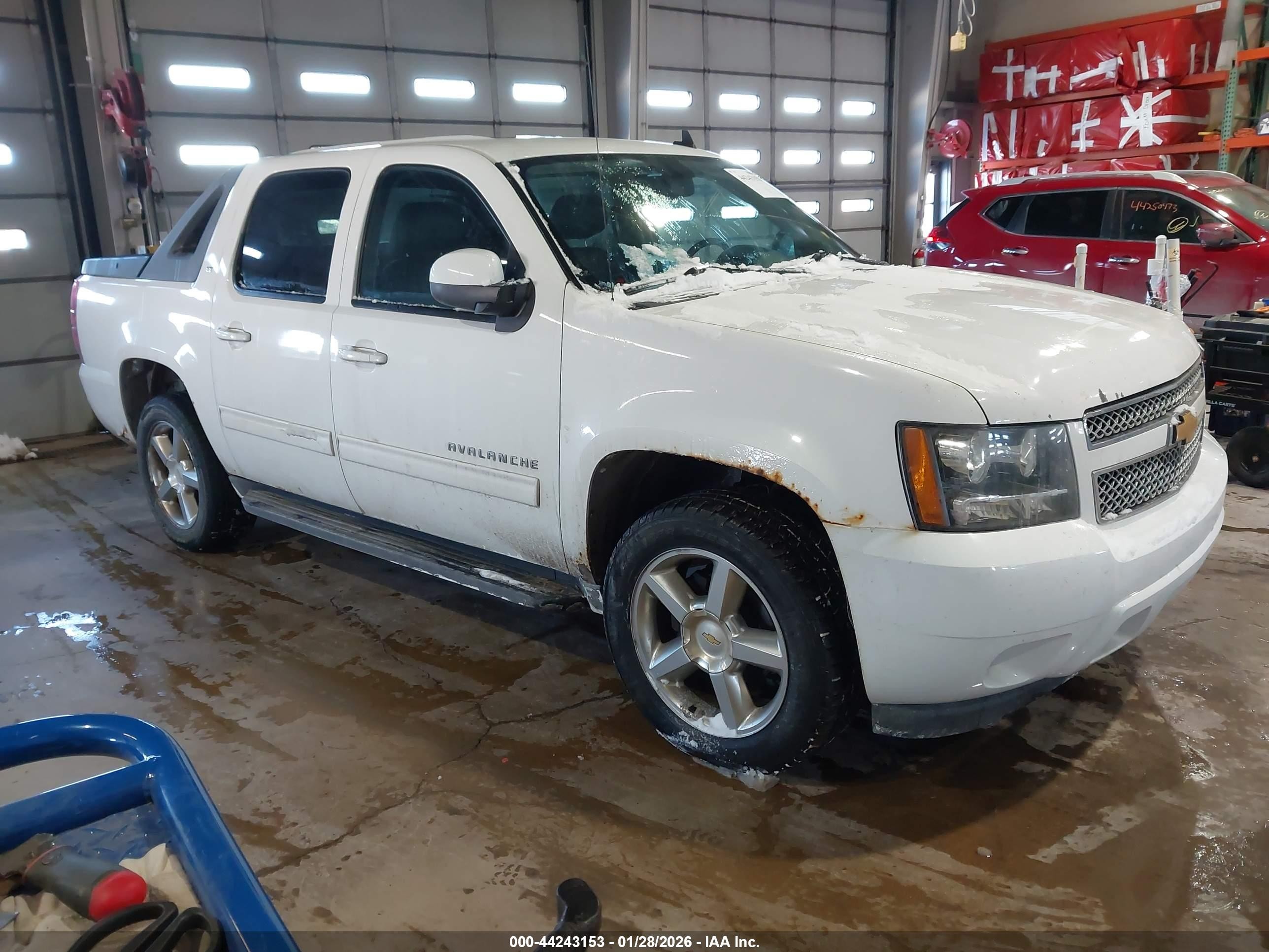 2012 Chevrolet Avalanche LT, VIN 3GNTKFE71CG202854 — Бок