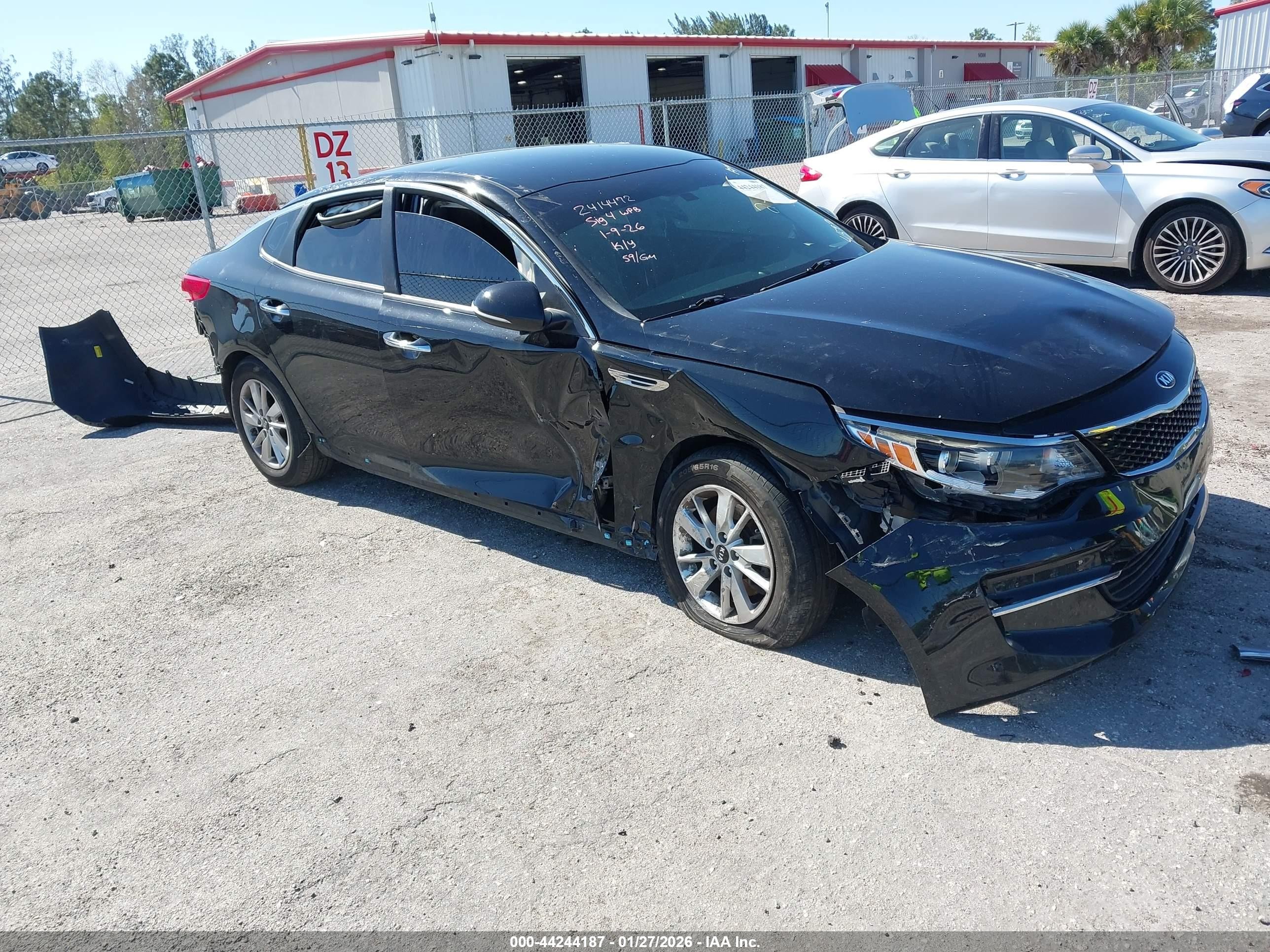 2017 Kia Optima LX, VIN 5XXGT4L36HG164592 — Side