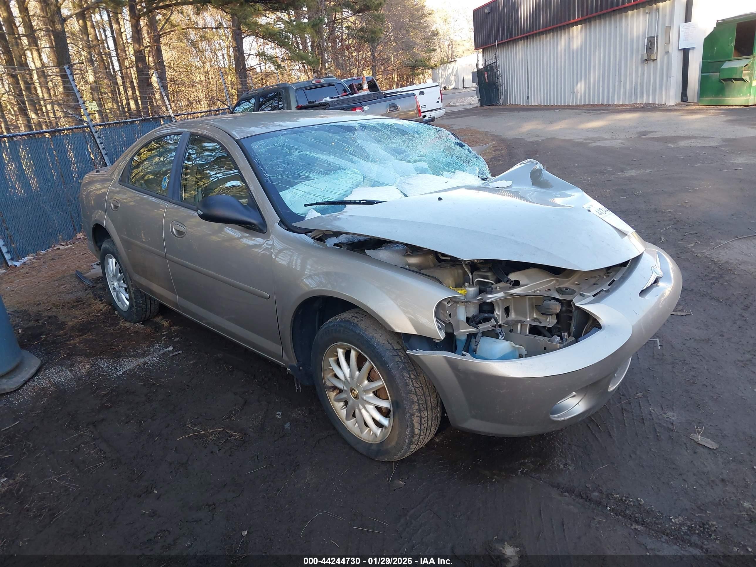 2002 Chrysler Sebring LX, VIN 1C3EL46XX2N224976 — Перед
