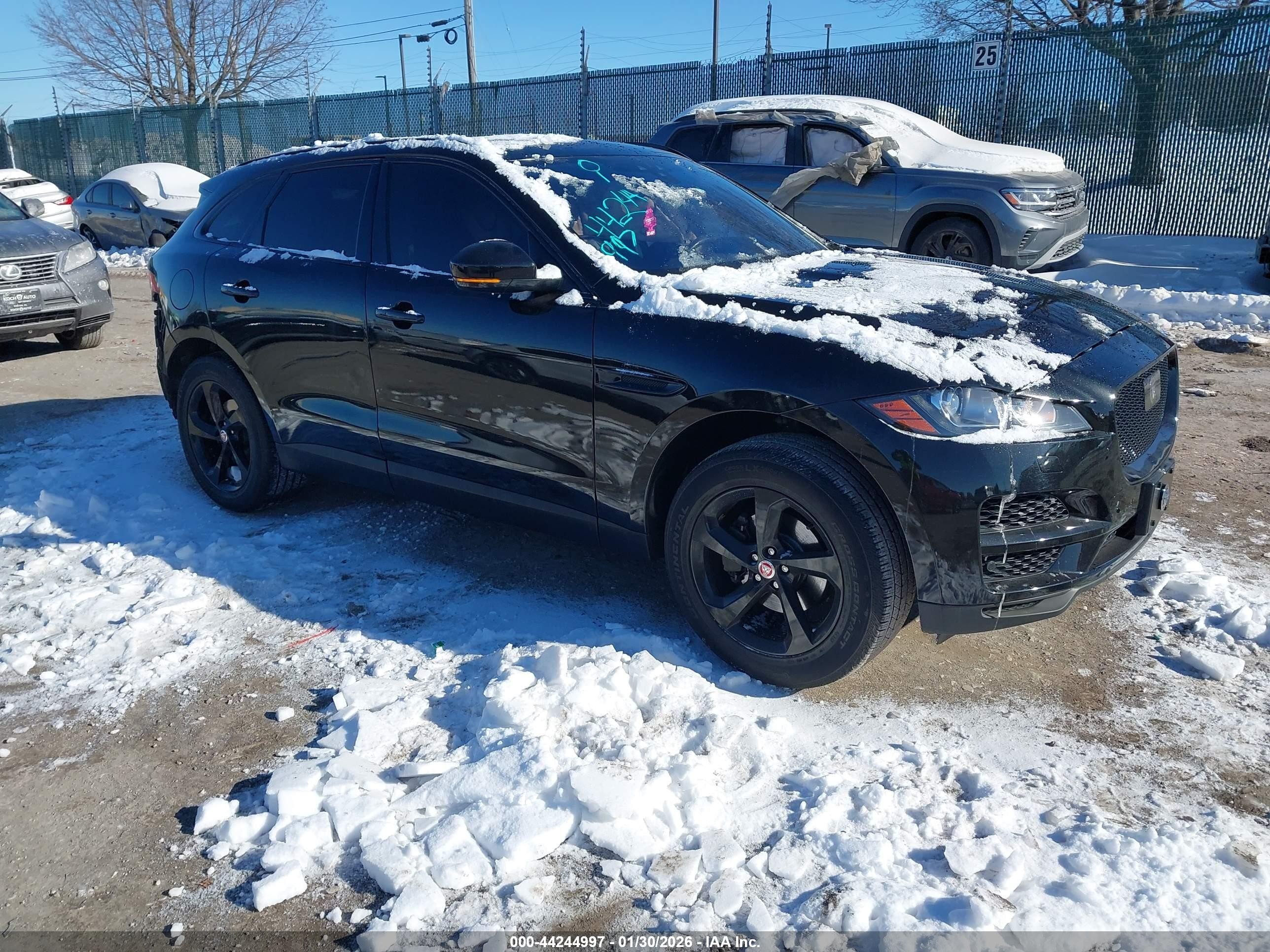 2019 Jaguar F-Pace 25t Premium, VIN SADCJ2FX7KA356313 — Rear end