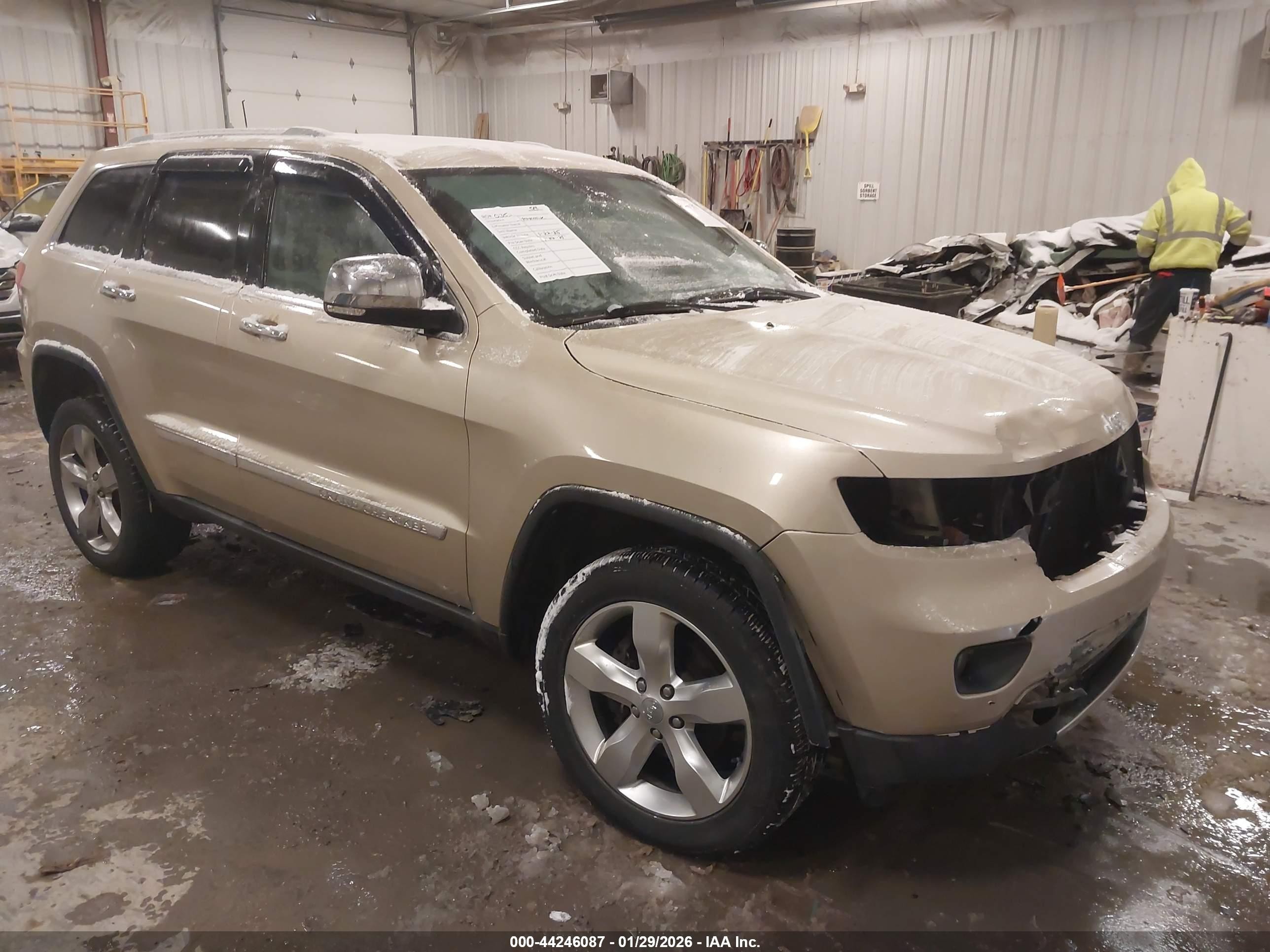 2011 Jeep Grand Cherokee Overland, VIN 1J4RR6GG4BC745137 — Front end