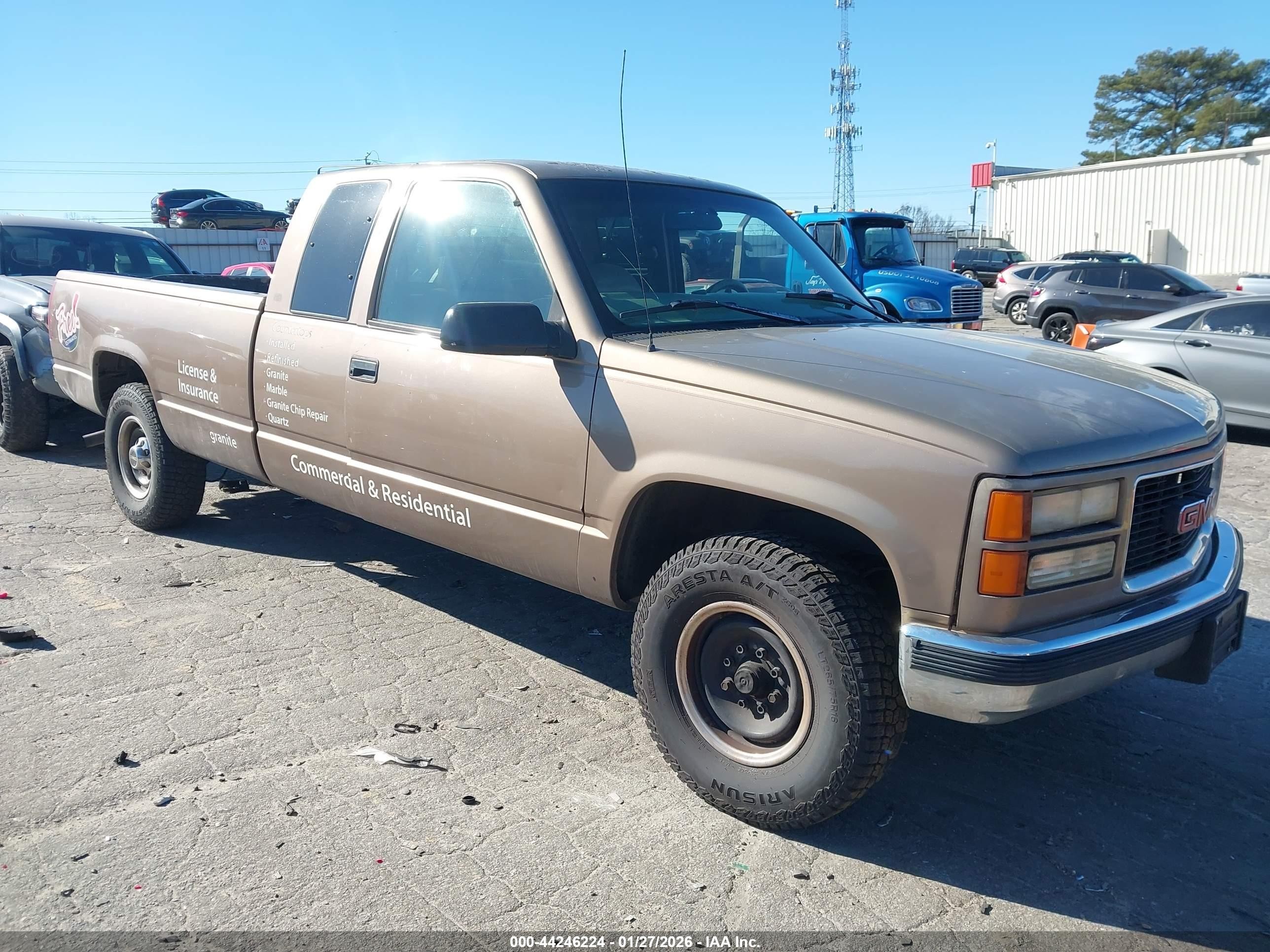 1997 GMC Sierra 2500, VIN 1GTGC29R9VE538371 — Front end