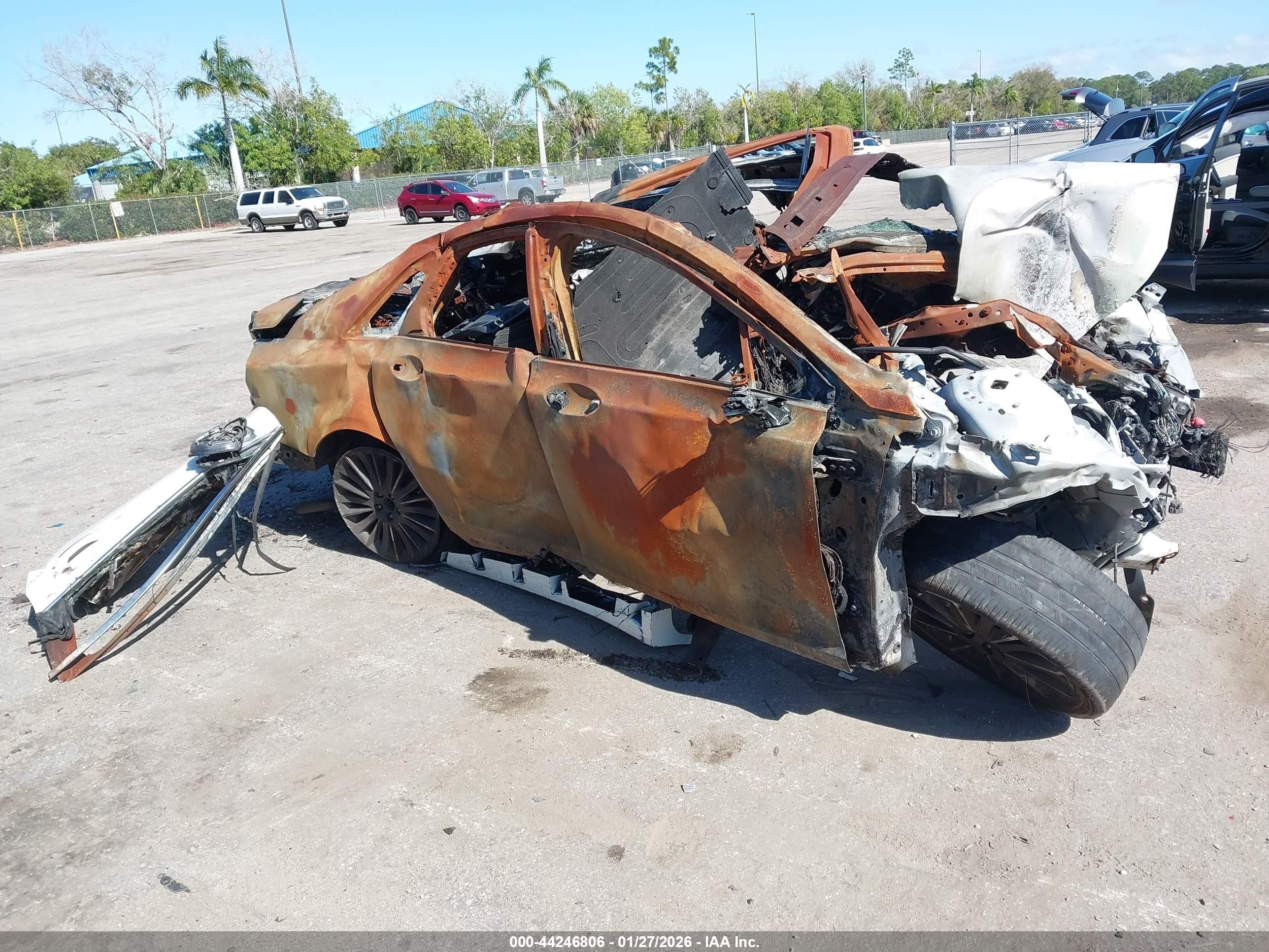 2013 Lincoln MKZ Hybrid, VIN 3LN6L2LU7DR811310 — Burn