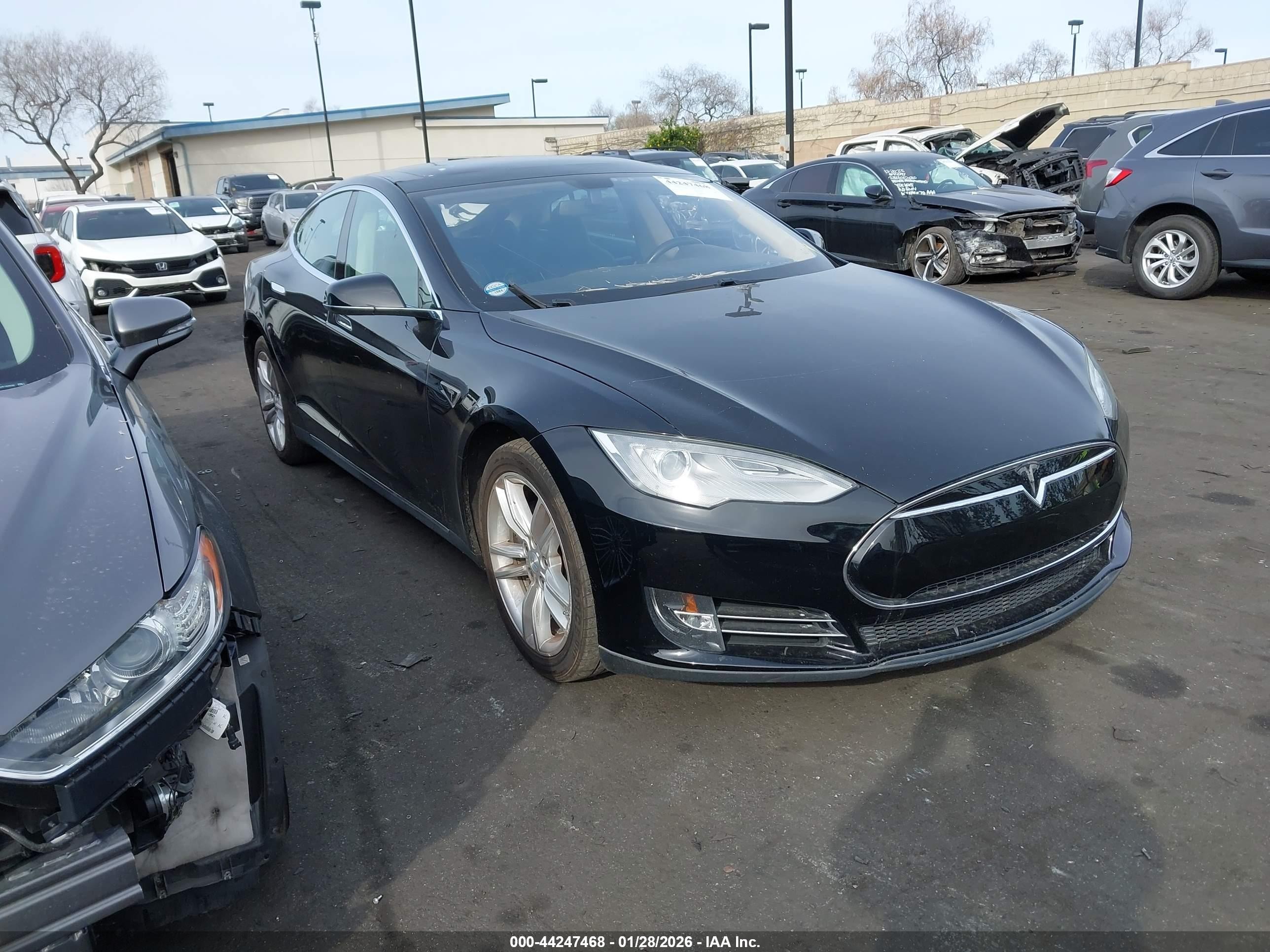 2013 Tesla Model S, VIN 5YJSA1CG1DFP09466 — Vandalism
