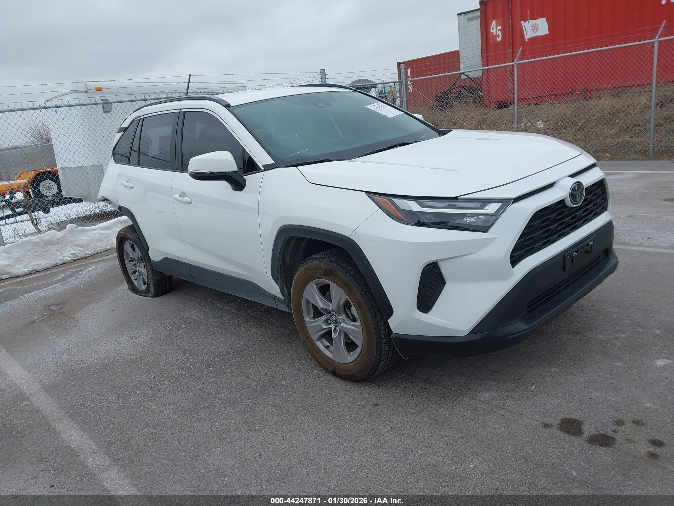 2025 Toyota RAV4 XLE, VIN 2T3P1RFV0SW532172 — Зад