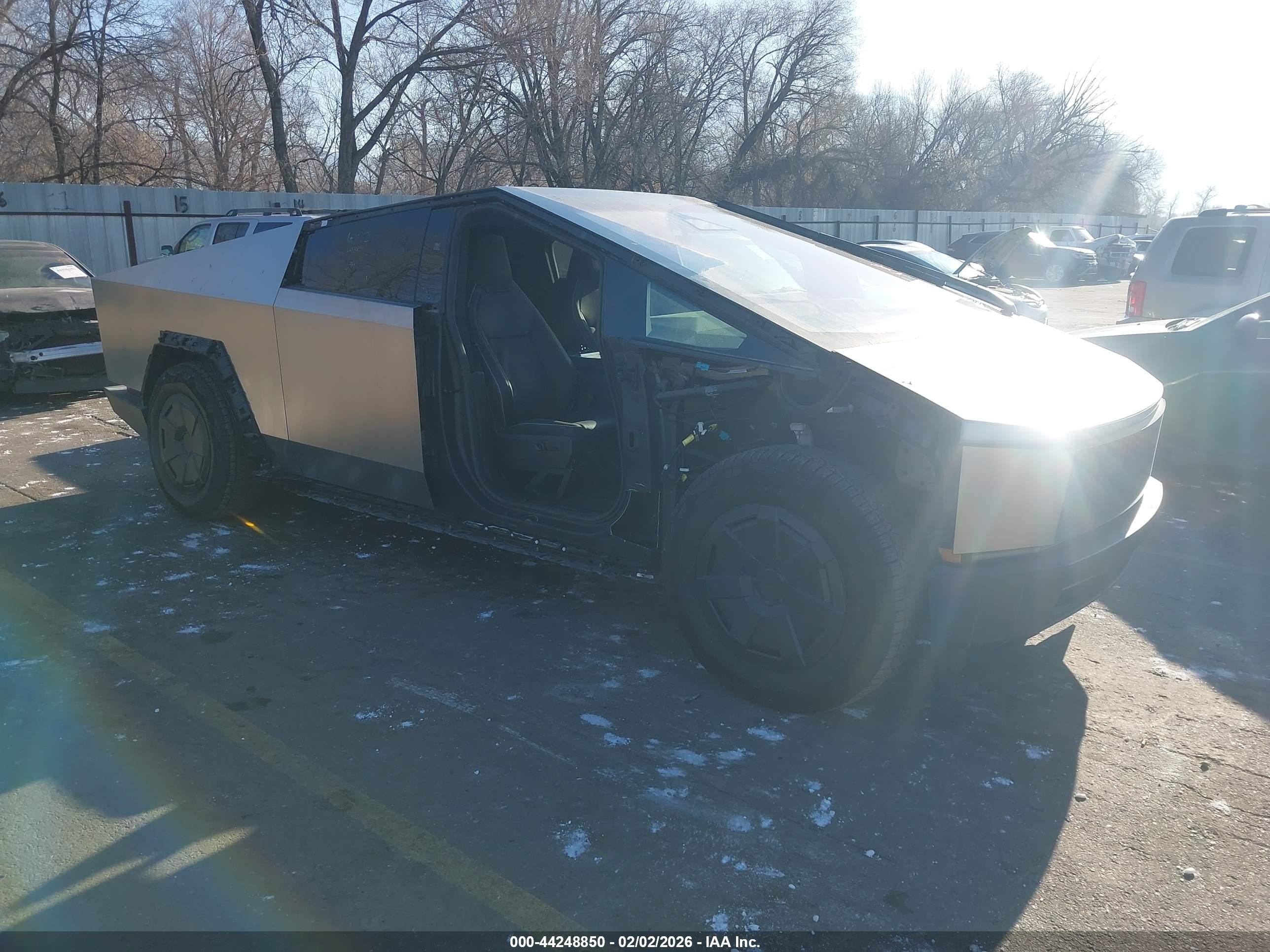 2025 Tesla Cybertruck Cyberbeast, VIN 7G2CEHEE5SA062137 — Side