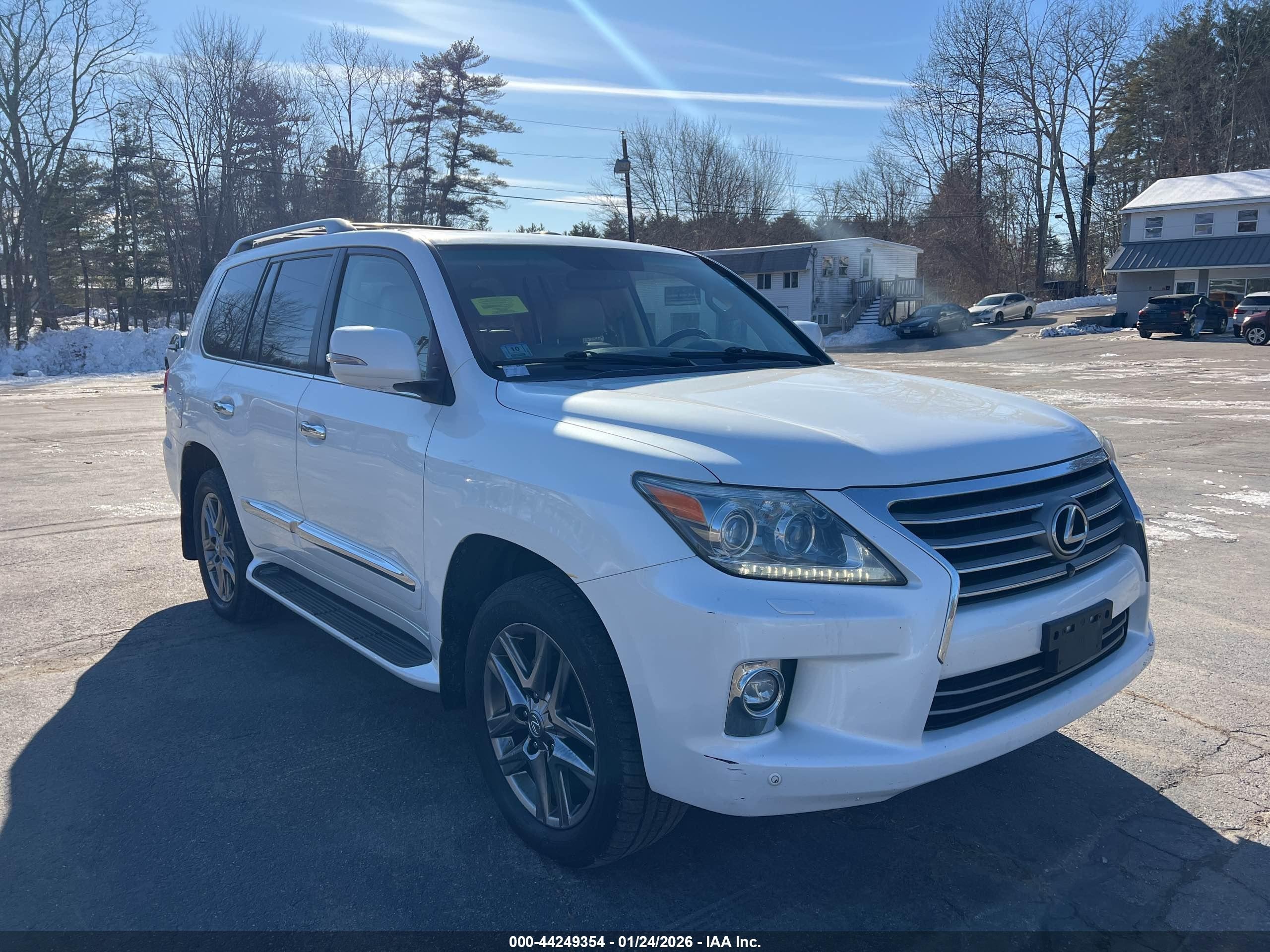 2014 Lexus LX 570, VIN JTJHY7AX2E4157767 — Normal wear