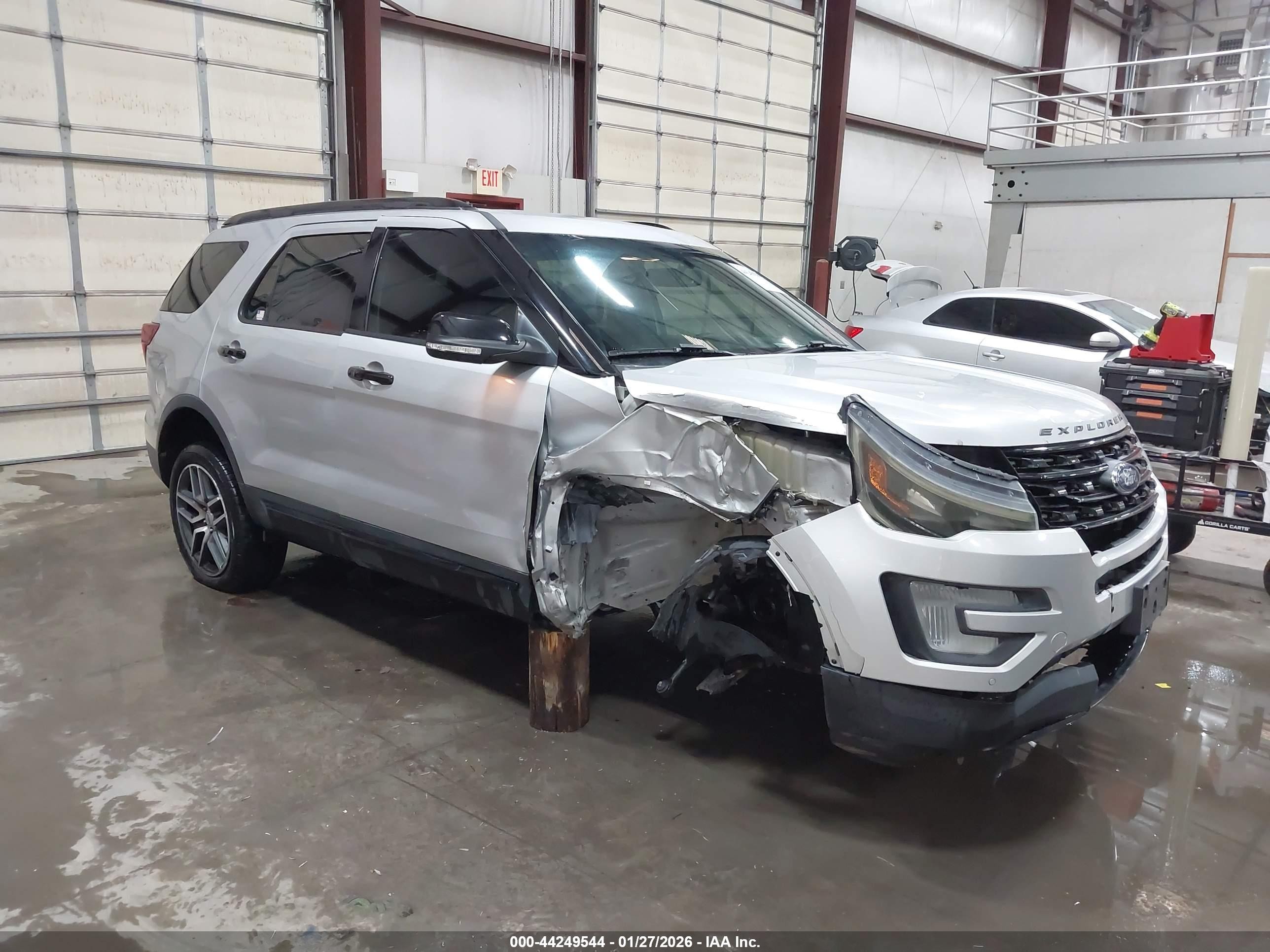 2017 Ford Explorer Sport, VIN 1FM5K8GT8HGB16558 — Front end