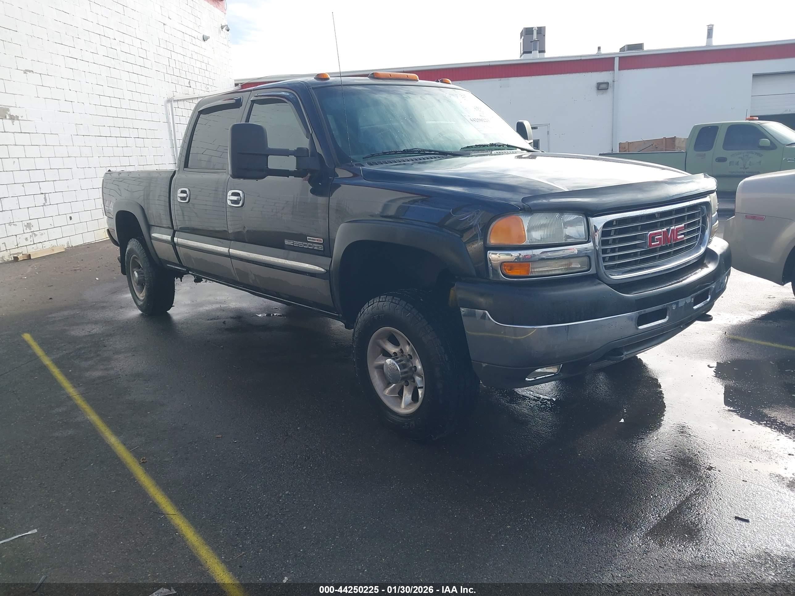 2002 GMC Sierra 2500HD SLE, VIN 1GTHK23122F175945 — Side