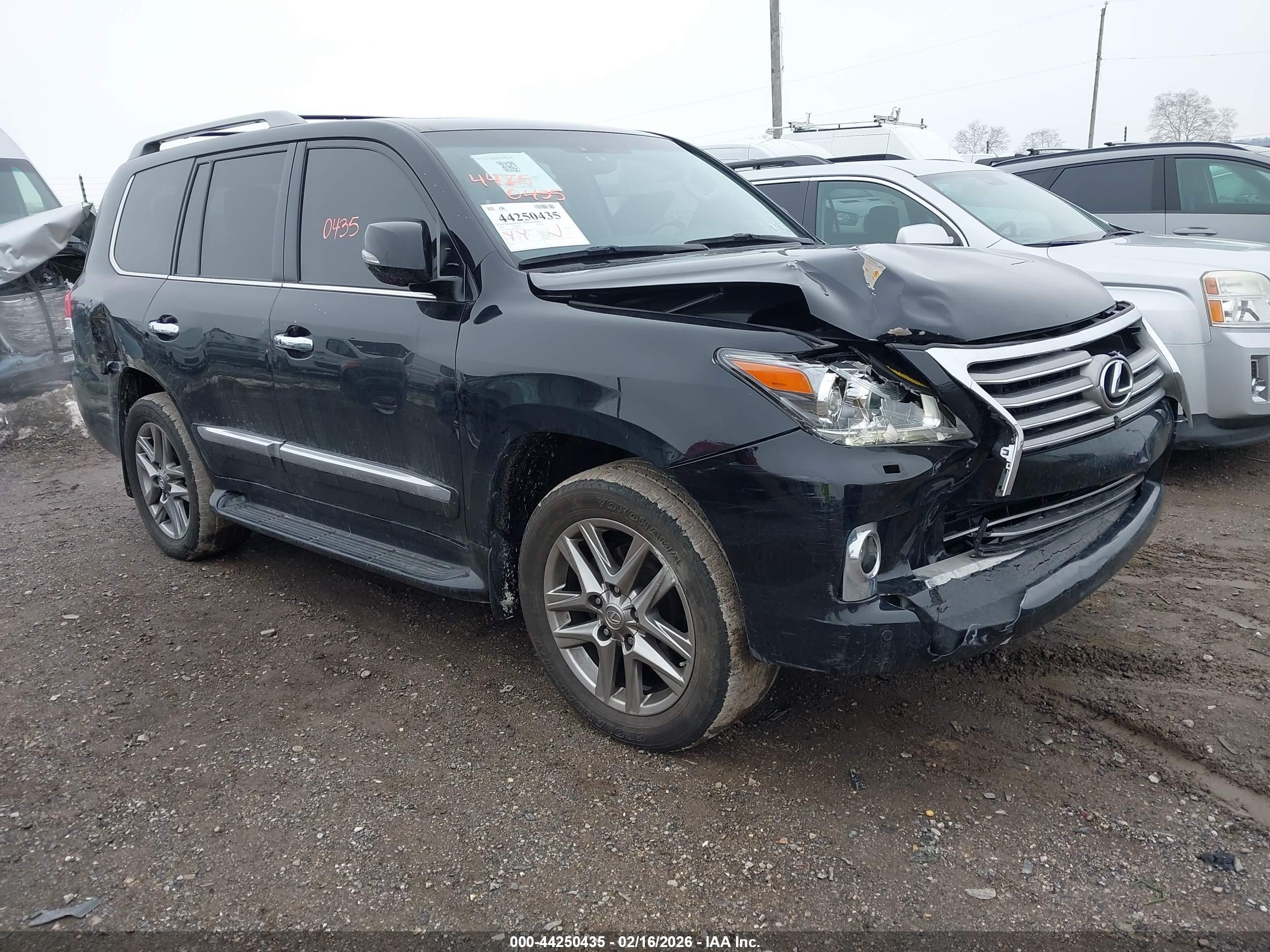 2015 Lexus LX 570, VIN JTJHY7AX2F4167300 — Front end