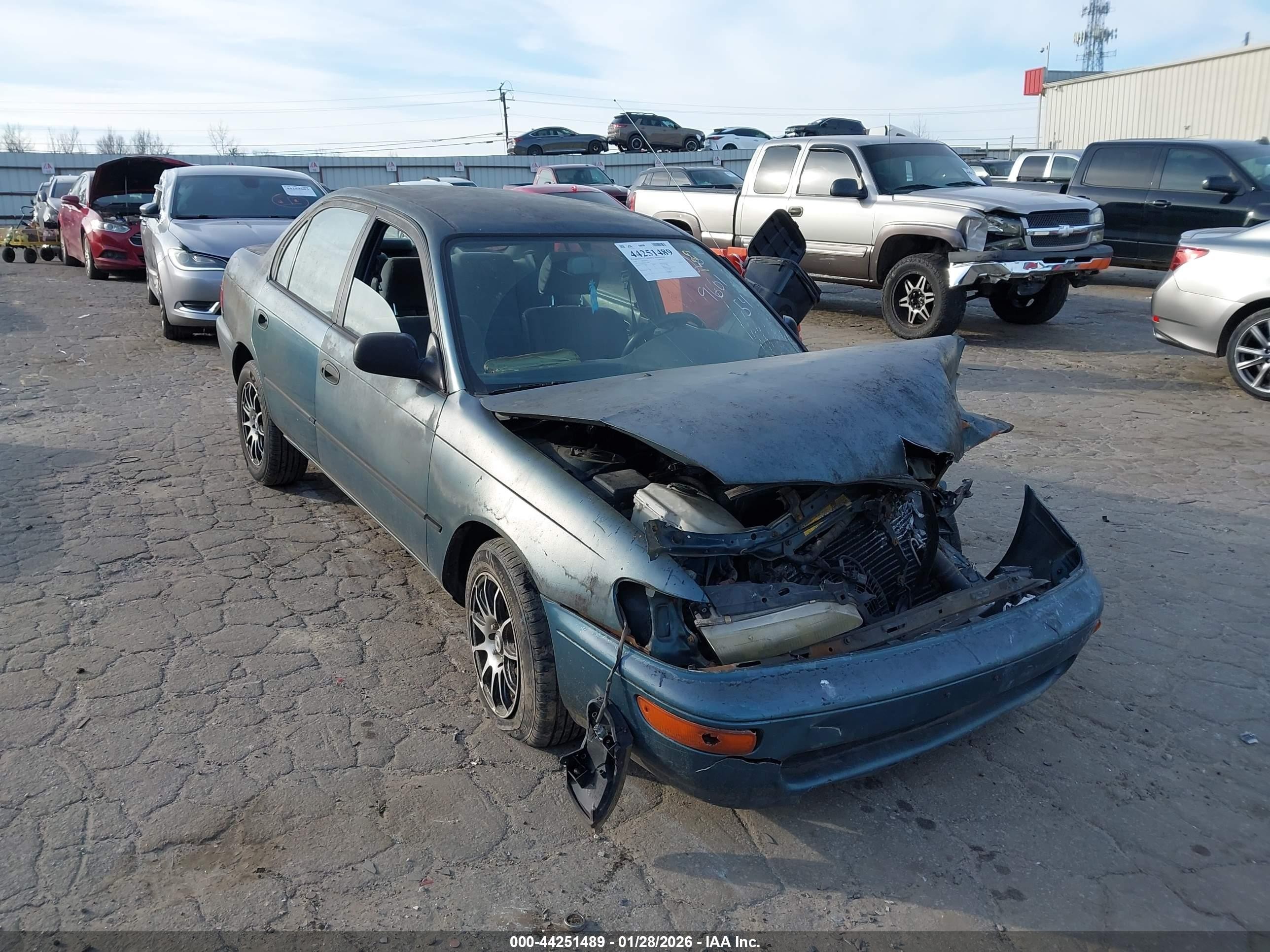 1995 Toyota Corolla DX, VIN 2T1AE09B6SC109601 — Front end