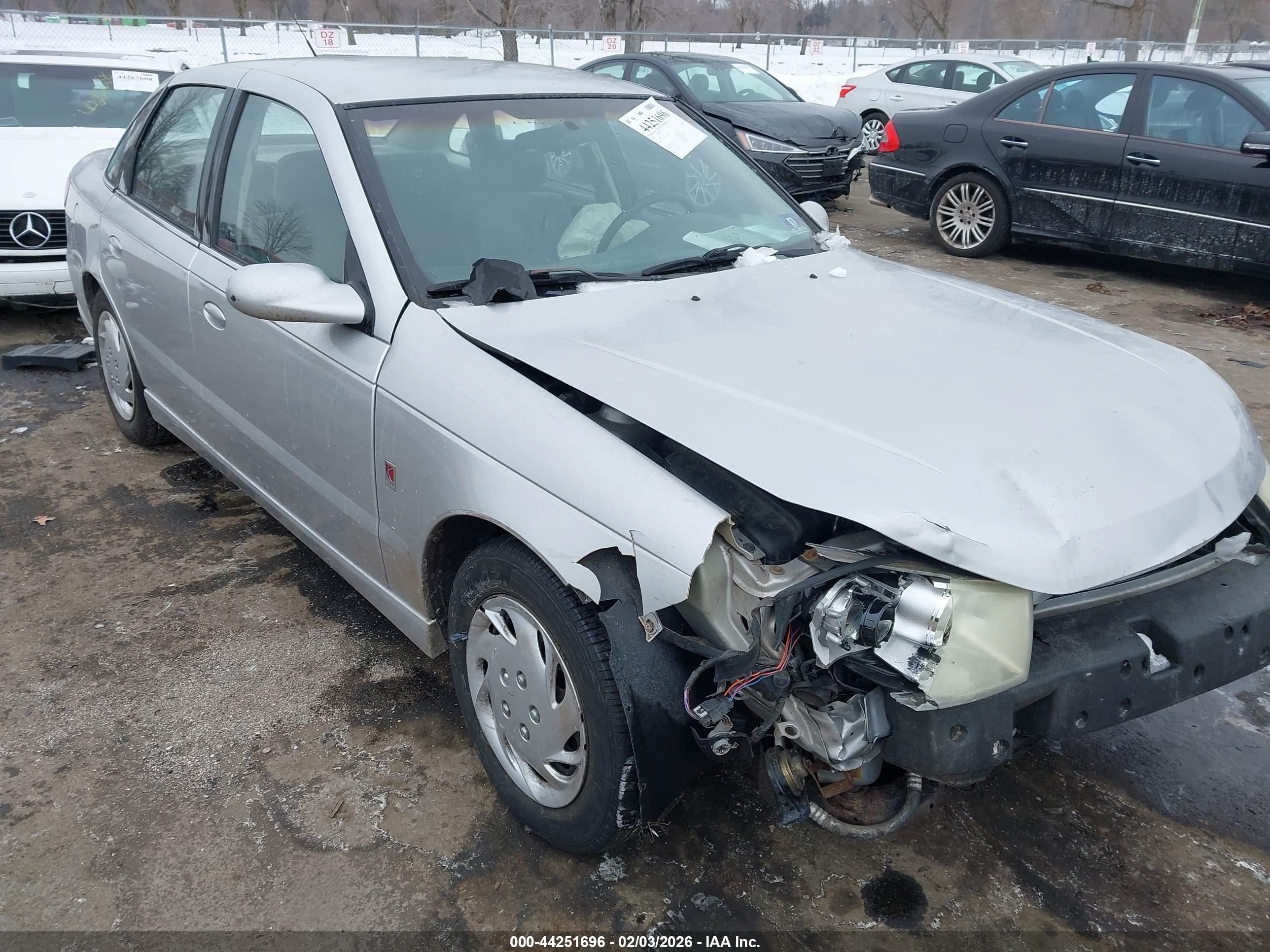 2004 Saturn L L300 1, VIN 1G8JC54F14Y511676 — Front end