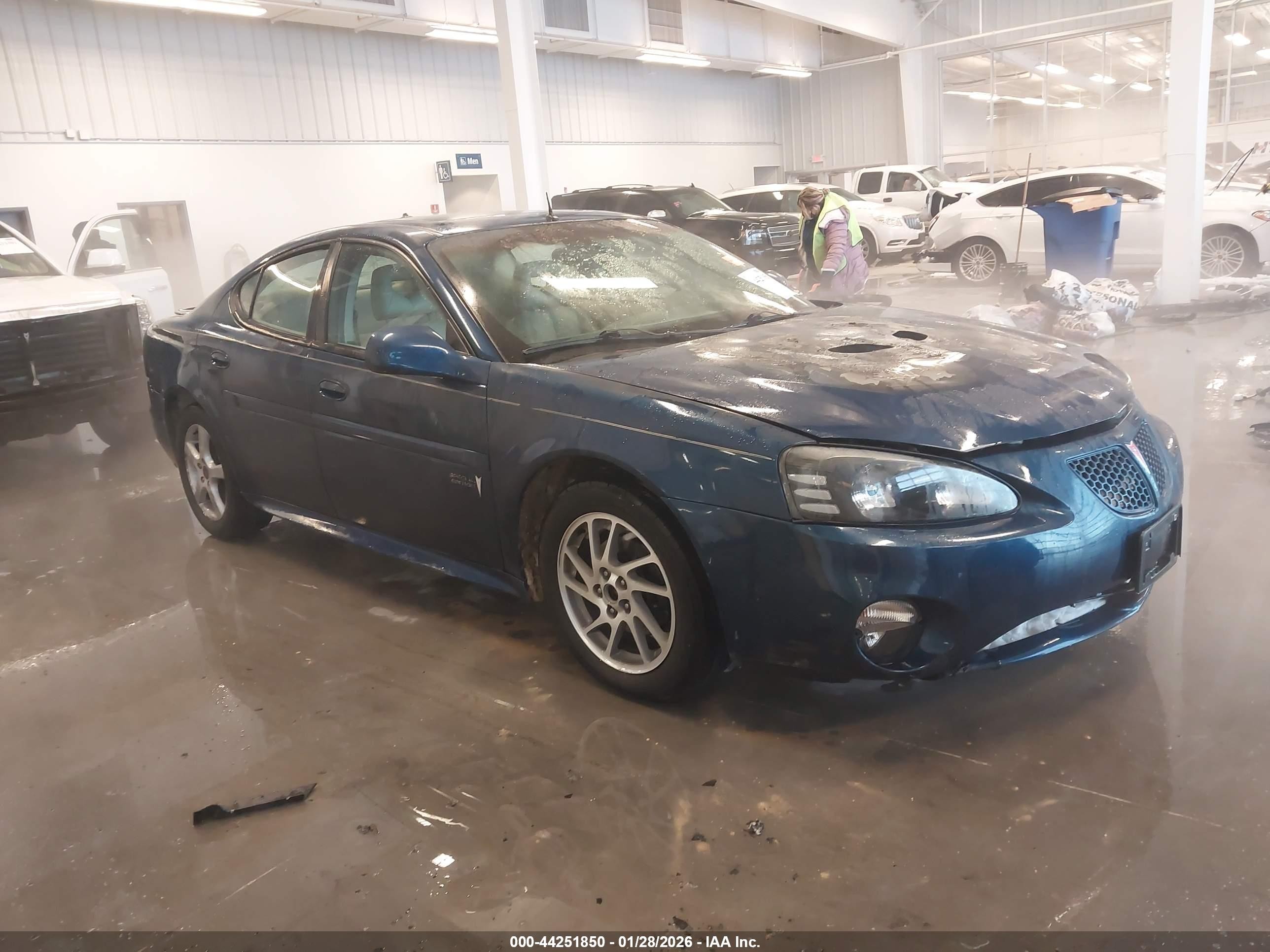 2004 Pontiac Grand Prix GTP, VIN 2G2WR524841365845 — Engine fire