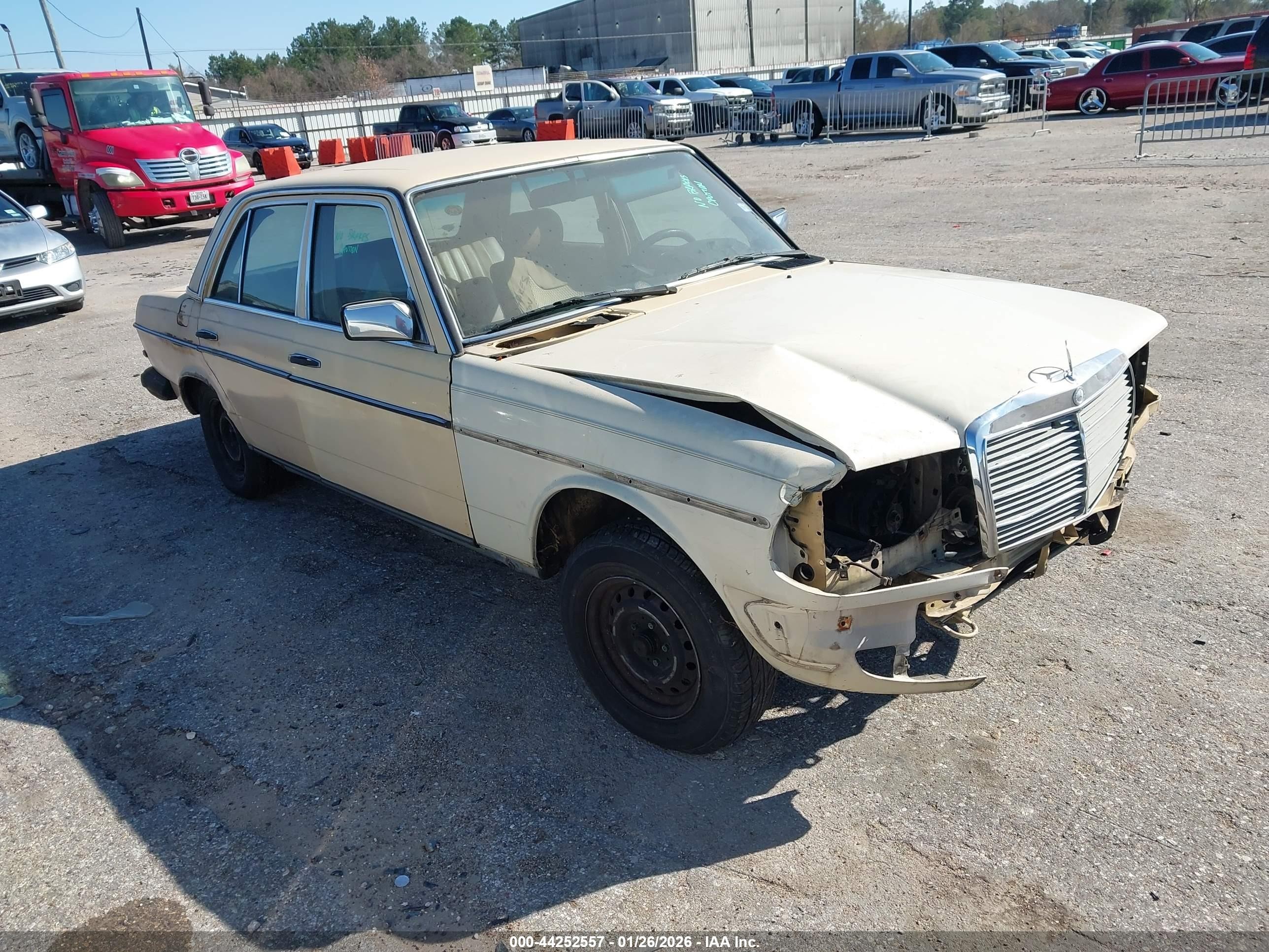 1983 Mercedes-Benz 240 Series 240D, VIN WDBAB23A4DB365806 — Front end