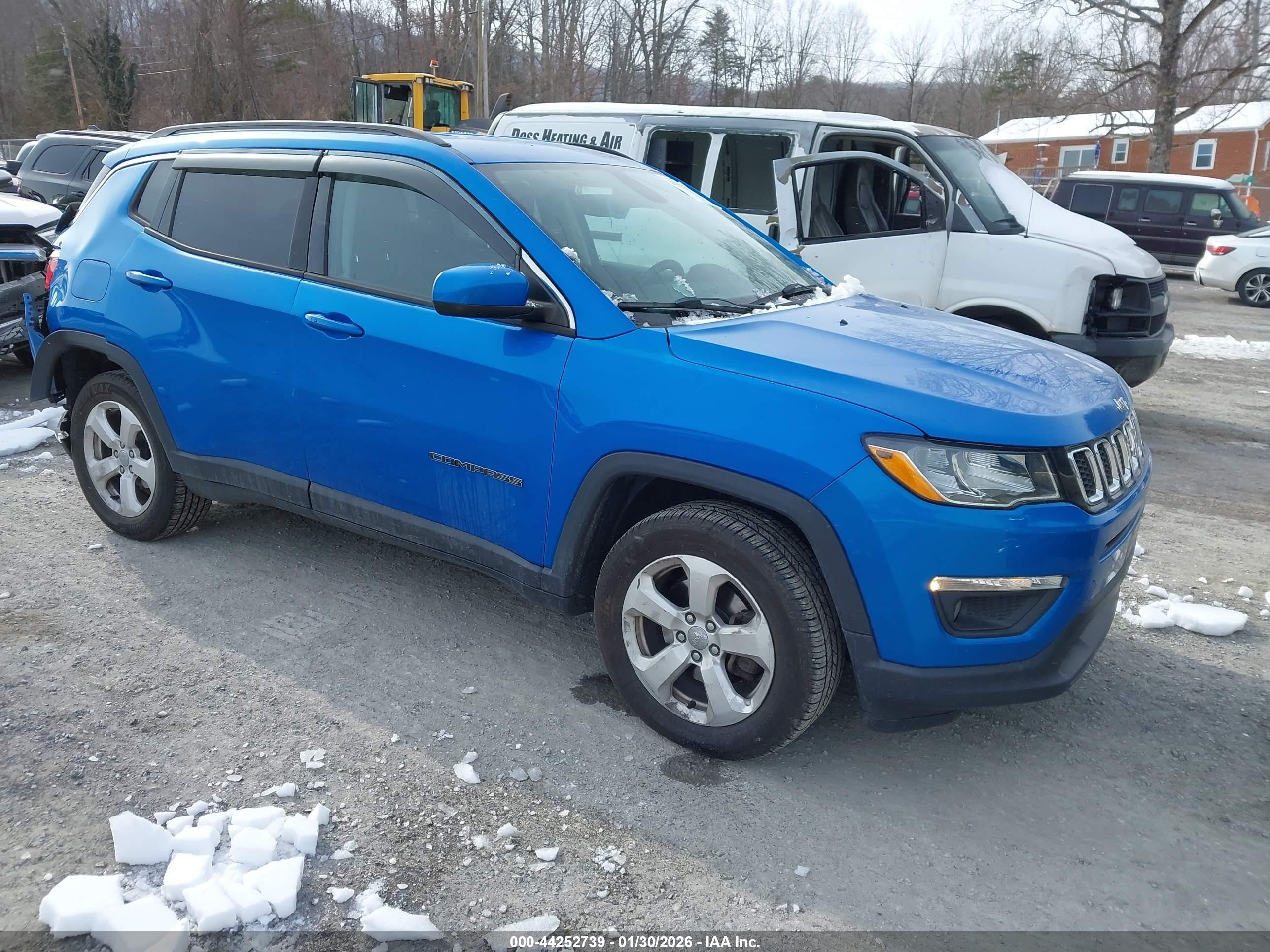 2018 Jeep Compass Latitude, VIN 3C4NJDBB4JT146317 — Rear end