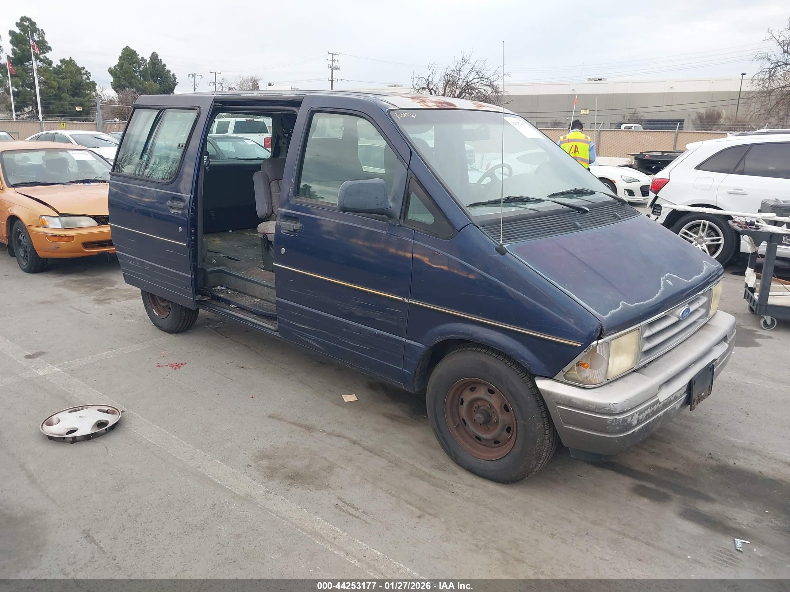 1996 Ford Aerostar, VIN 1FMCA11U4TZB07114 — Side