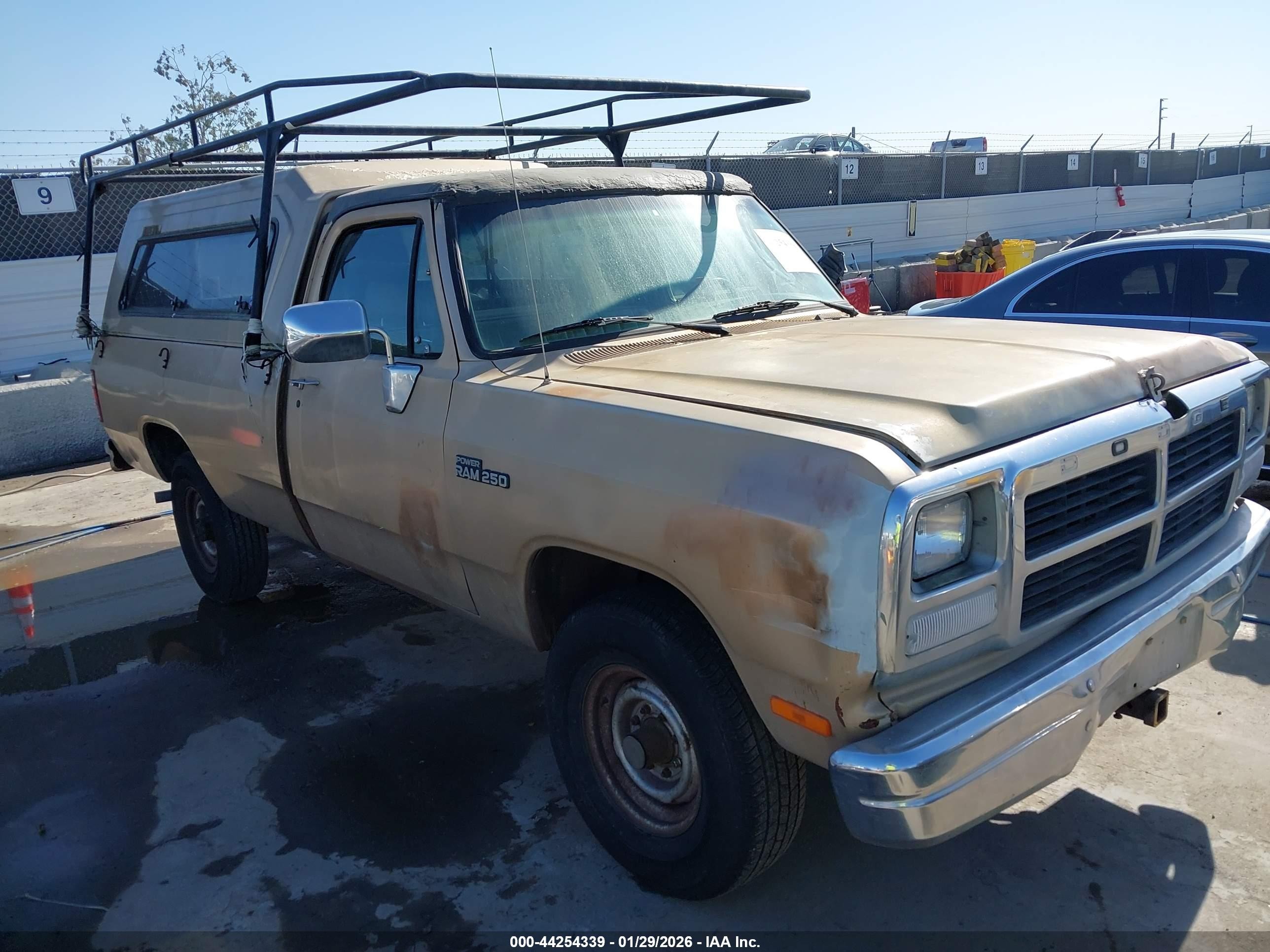 1991 Dodge W SERIES, VIN 1B7JM26Y2MS331576 — Front end
