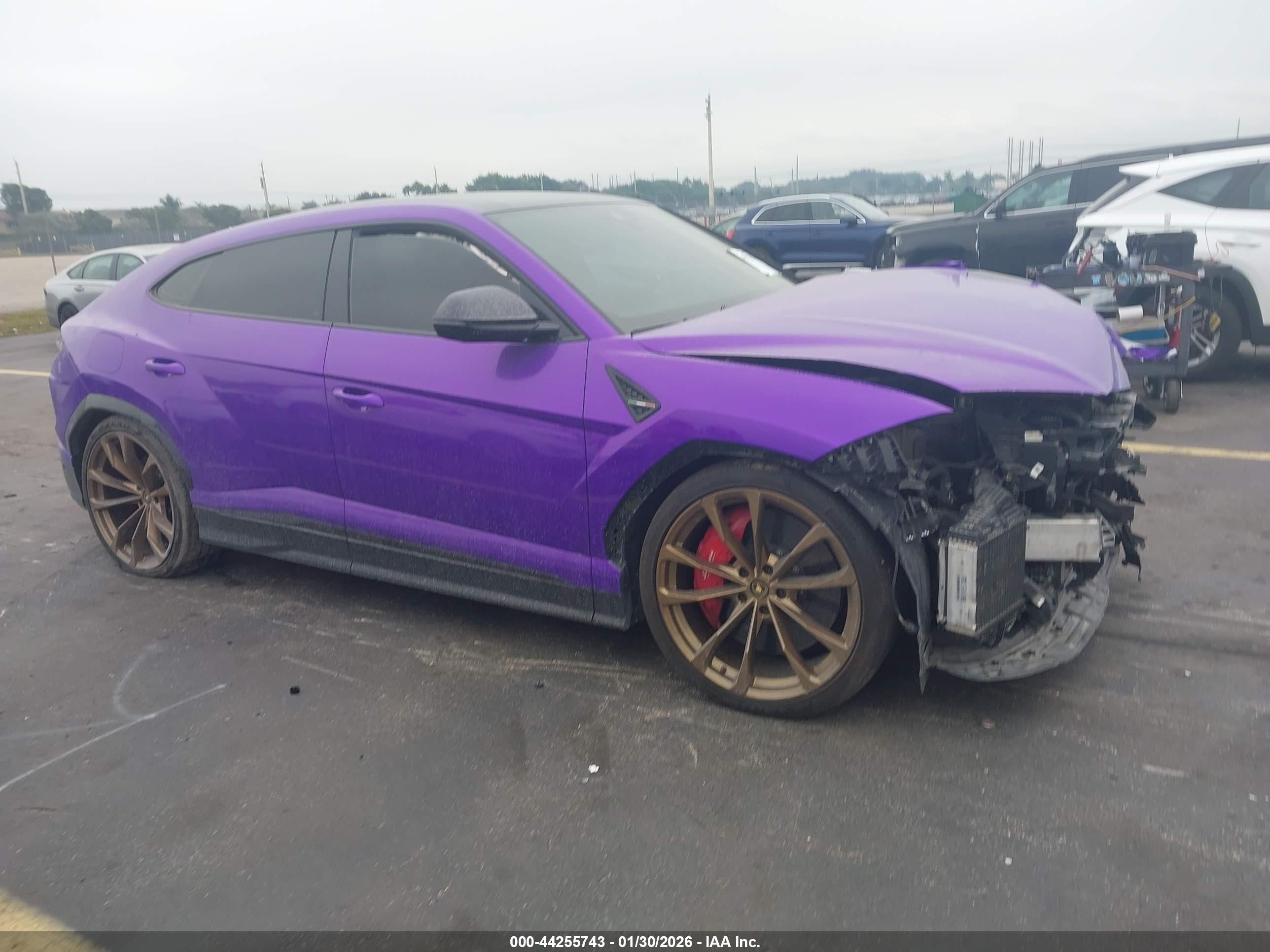 2021 Lamborghini Urus, VIN ZPBUA1ZL8MLA14632 — Side