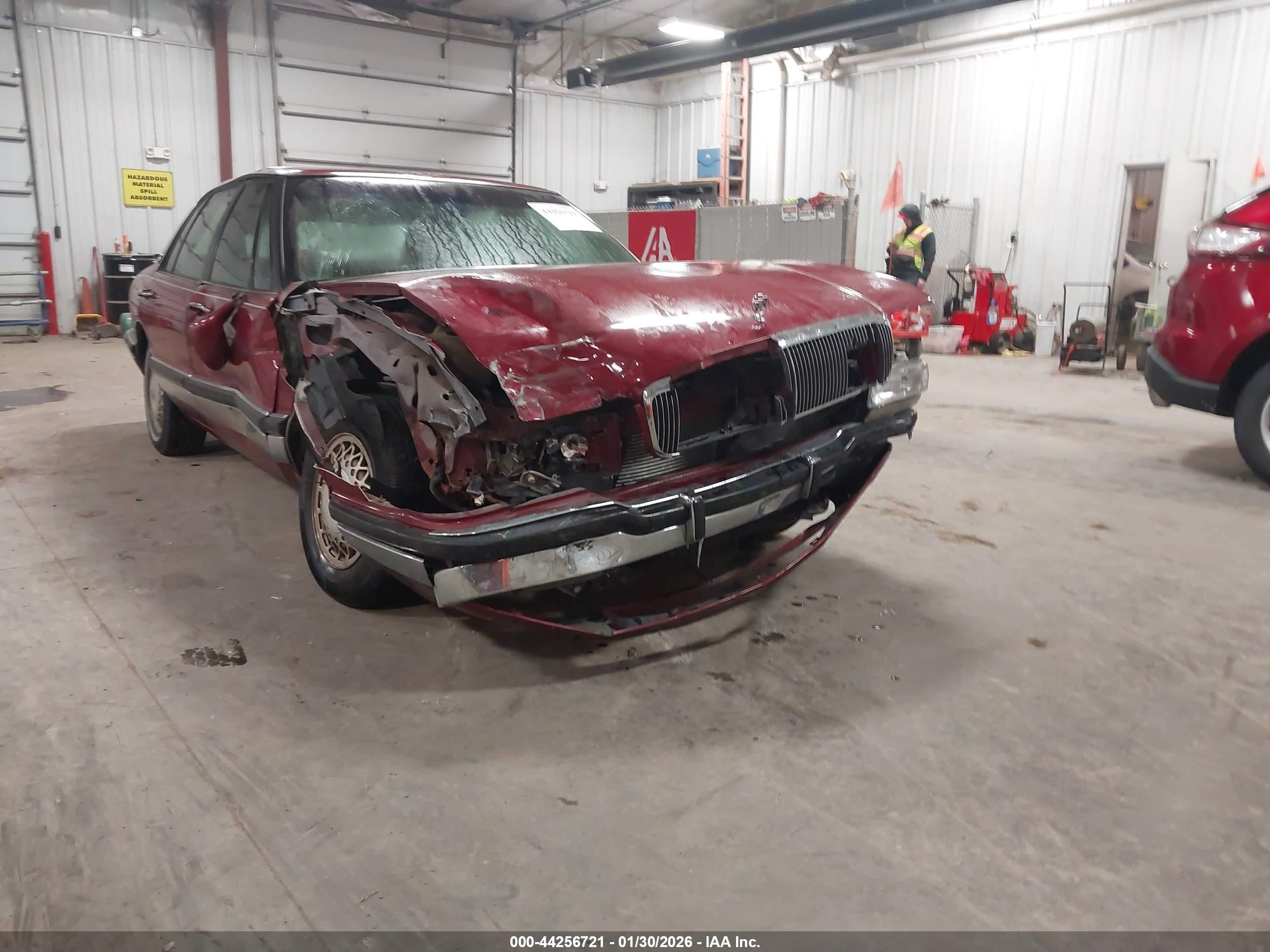 1992 Buick Park Avenue, VIN 1G4CW53L6N1629290 — Front end
