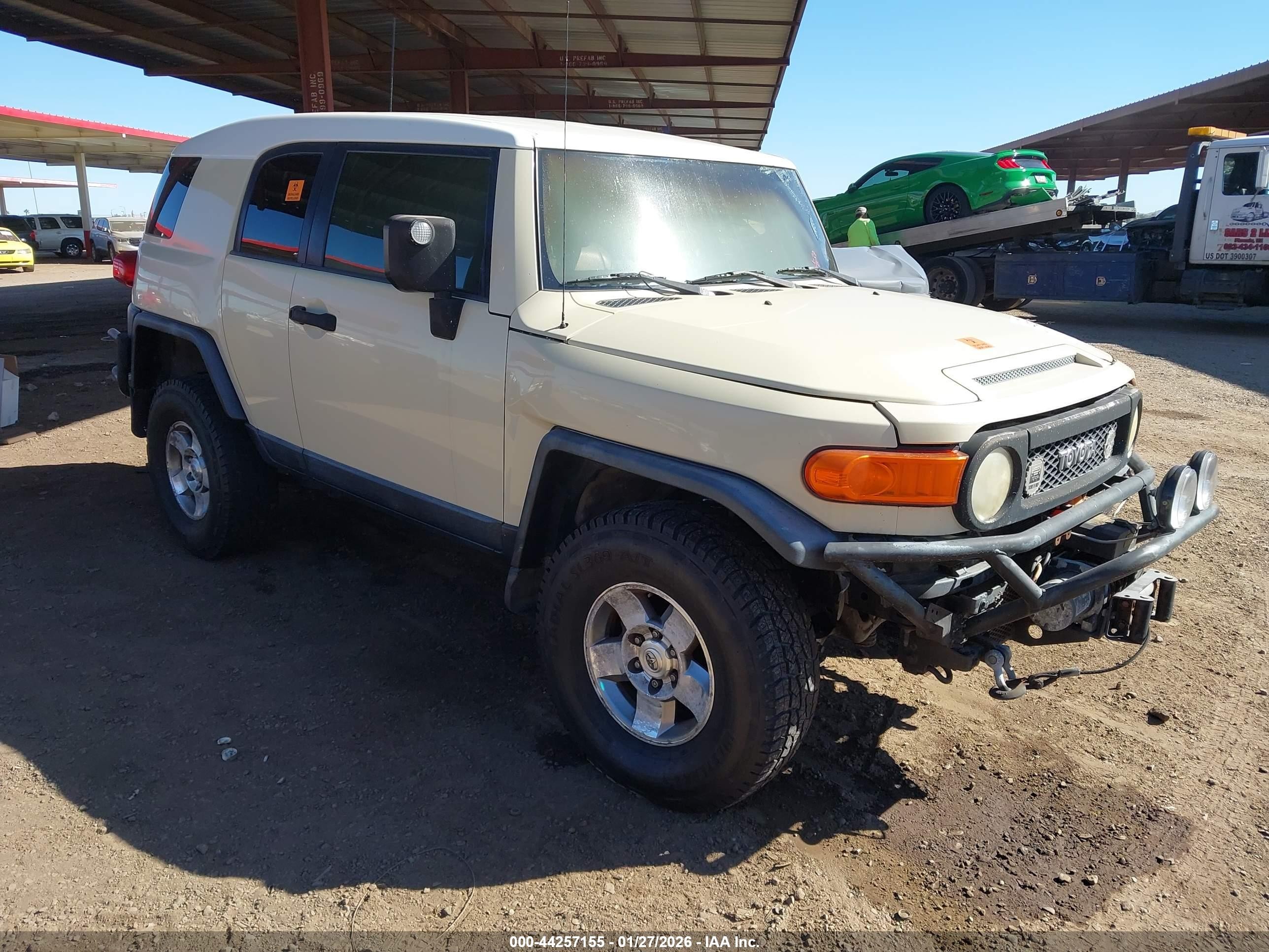 2008 Toyota FJ Cruiser, VIN JTEBU11F08K022629 — Front end