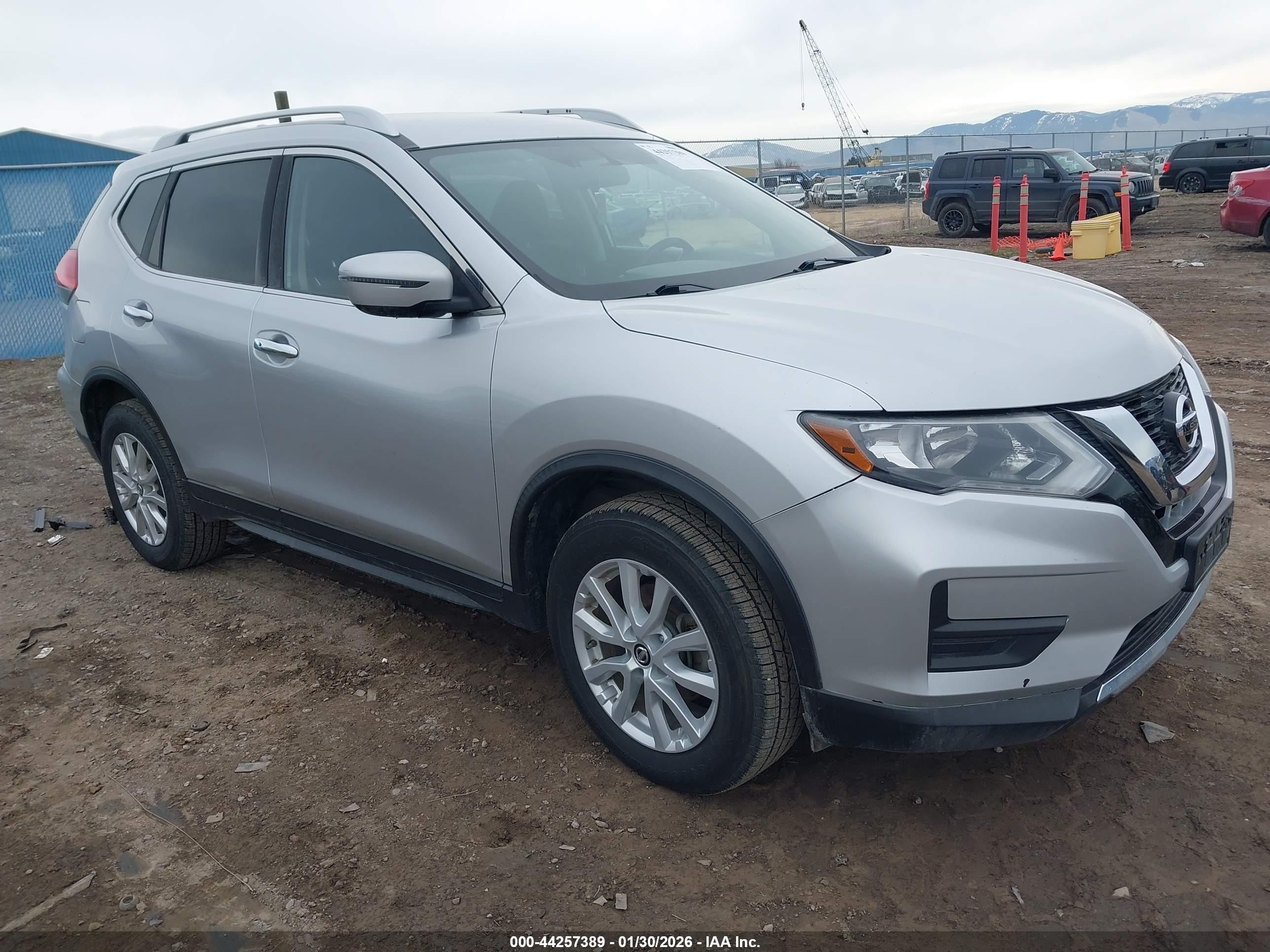 2017 Nissan Rogue SV, VIN KNMAT2MV7HP508305 — Rear end