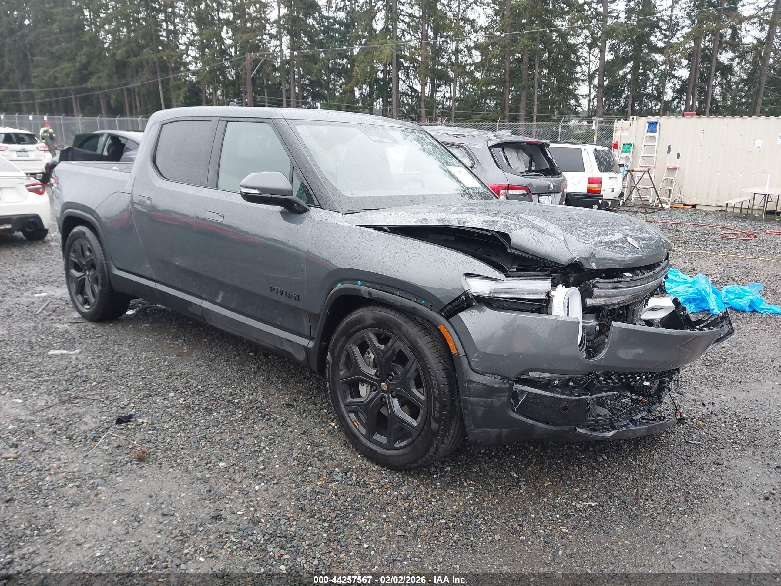2025 Rivian R1T Adventure, VIN 7FCTGBAA3SN039967 — Front end
