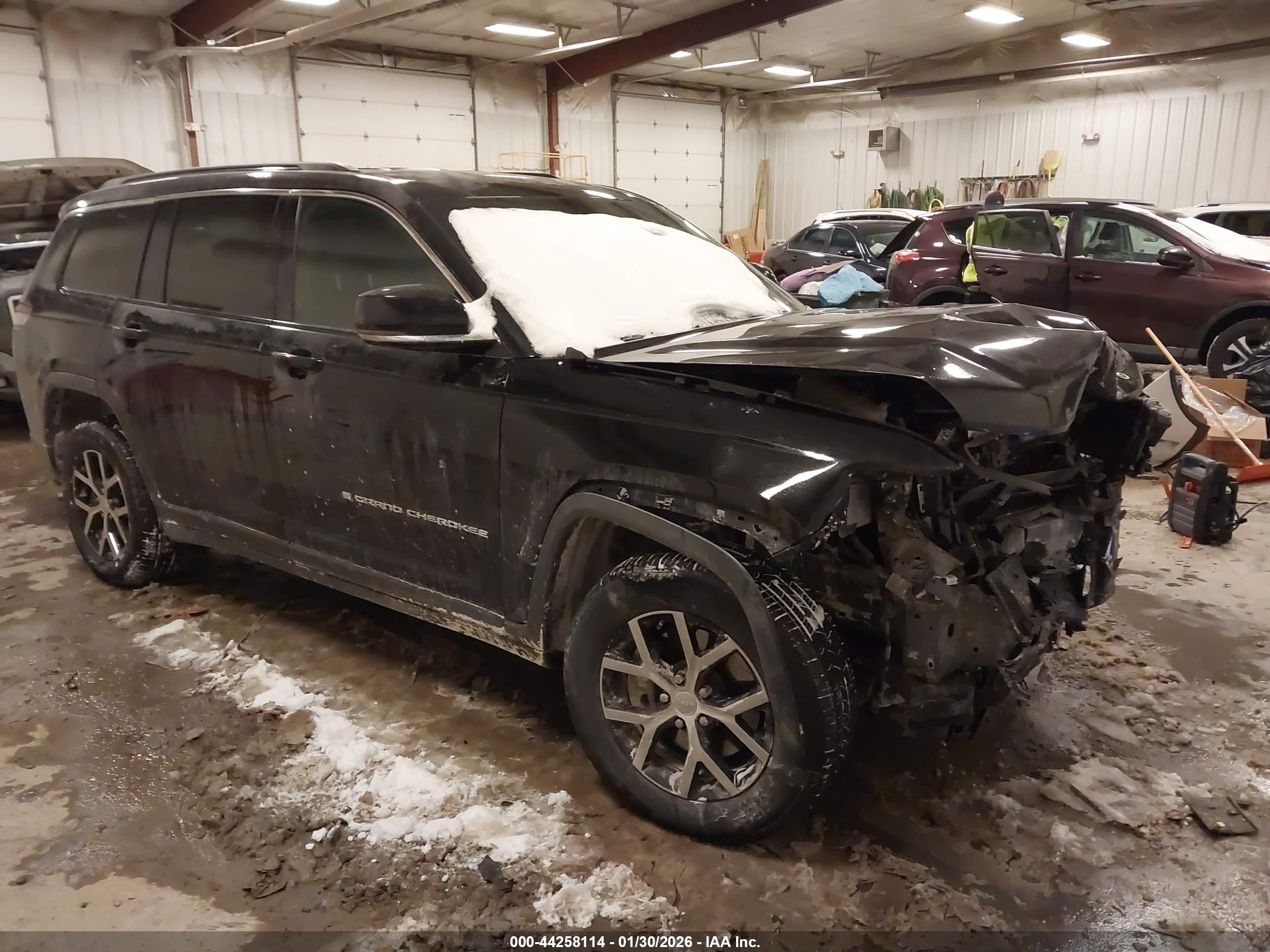 2024 Jeep Grand Cherokee Limited, VIN 1C4RJKBG9R8524157 — Front end