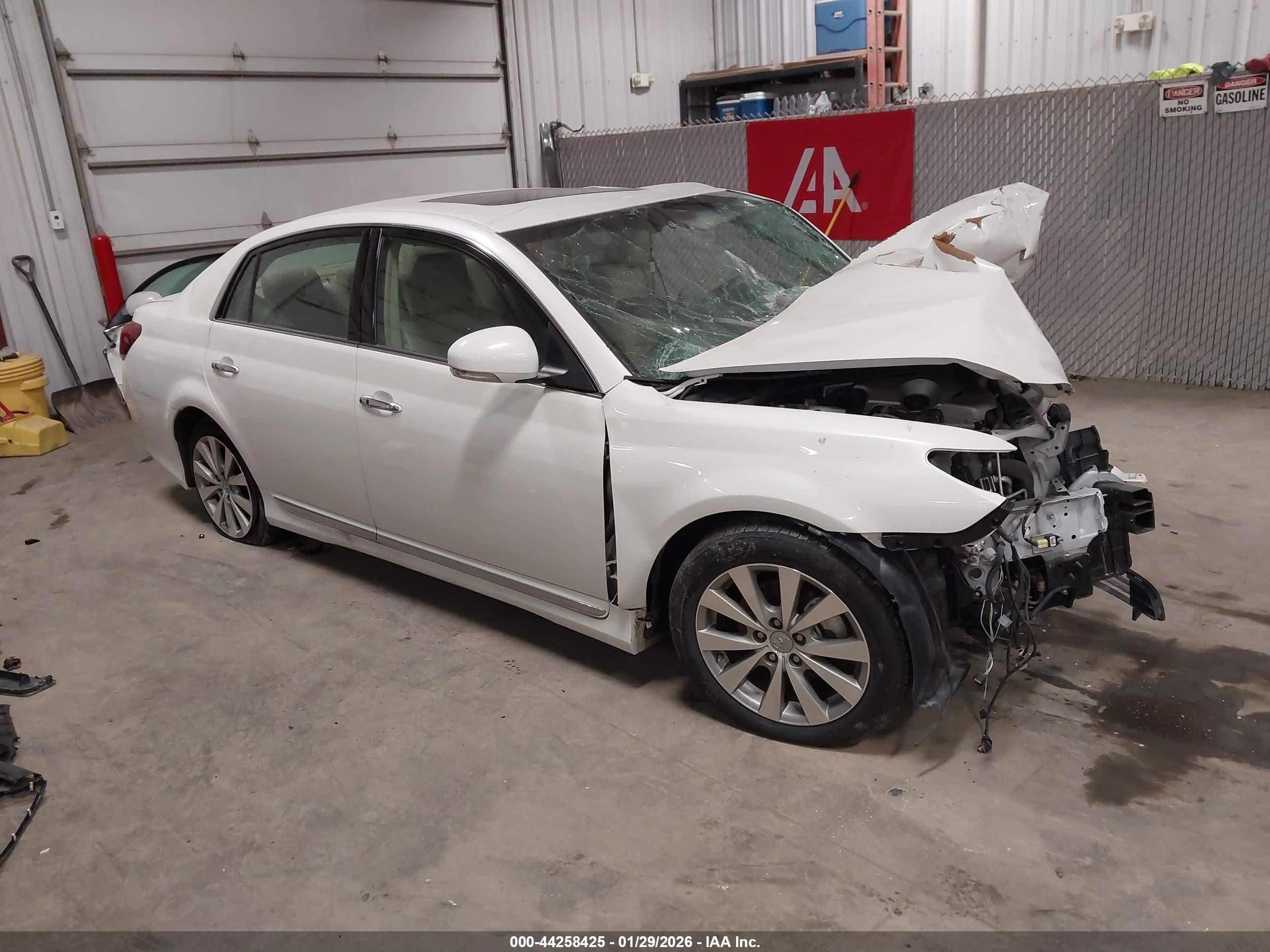 2011 Toyota Avalon Limited, VIN 4T1BK3DB9BU427605 — Front end