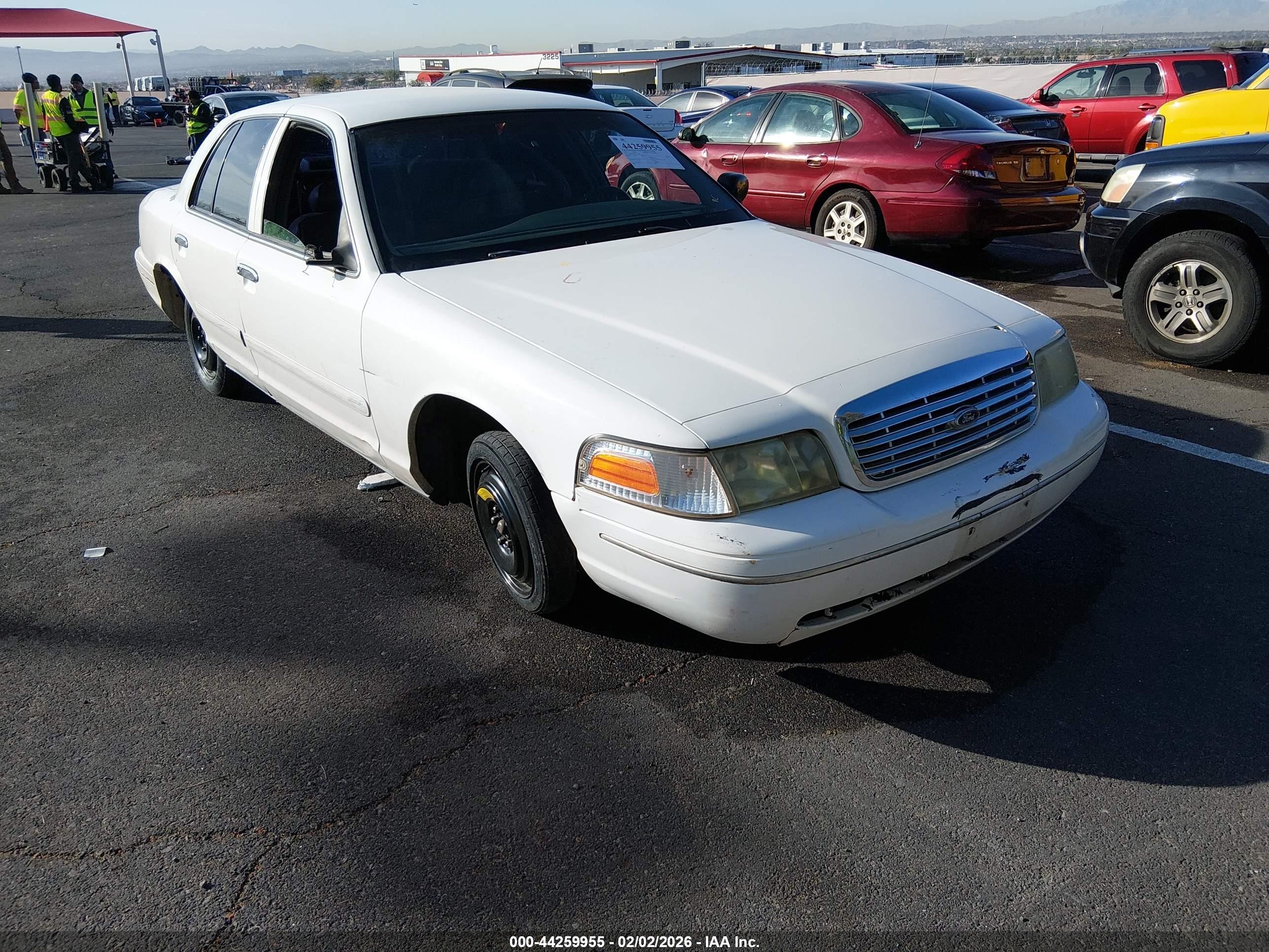1998 Ford Crown Victoria Police, VIN 2FAFP71W4WX172484 — Front end