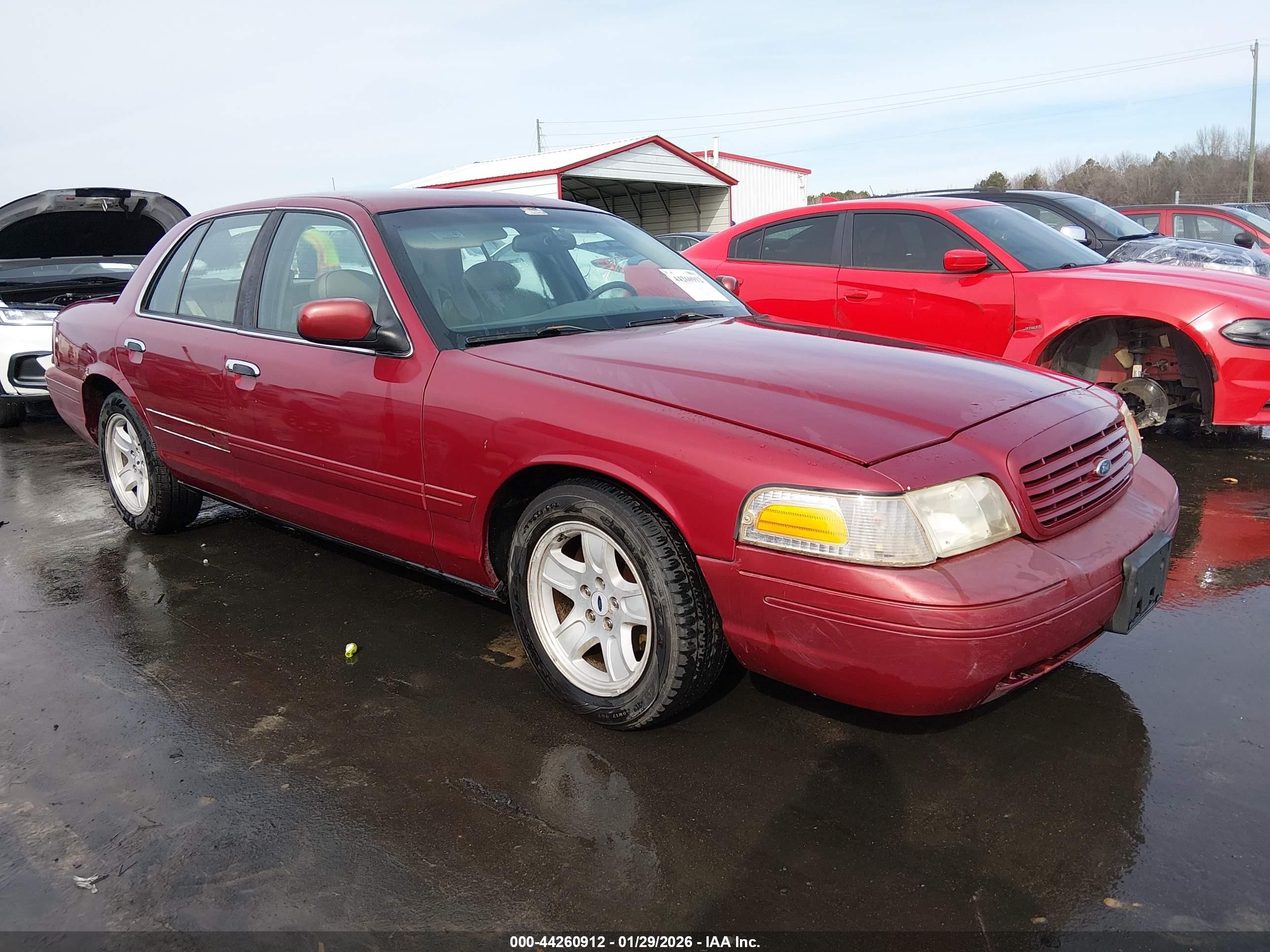 2002 Ford Crown Victoria LX, VIN 2FAFP74W82X140787 — Rear end