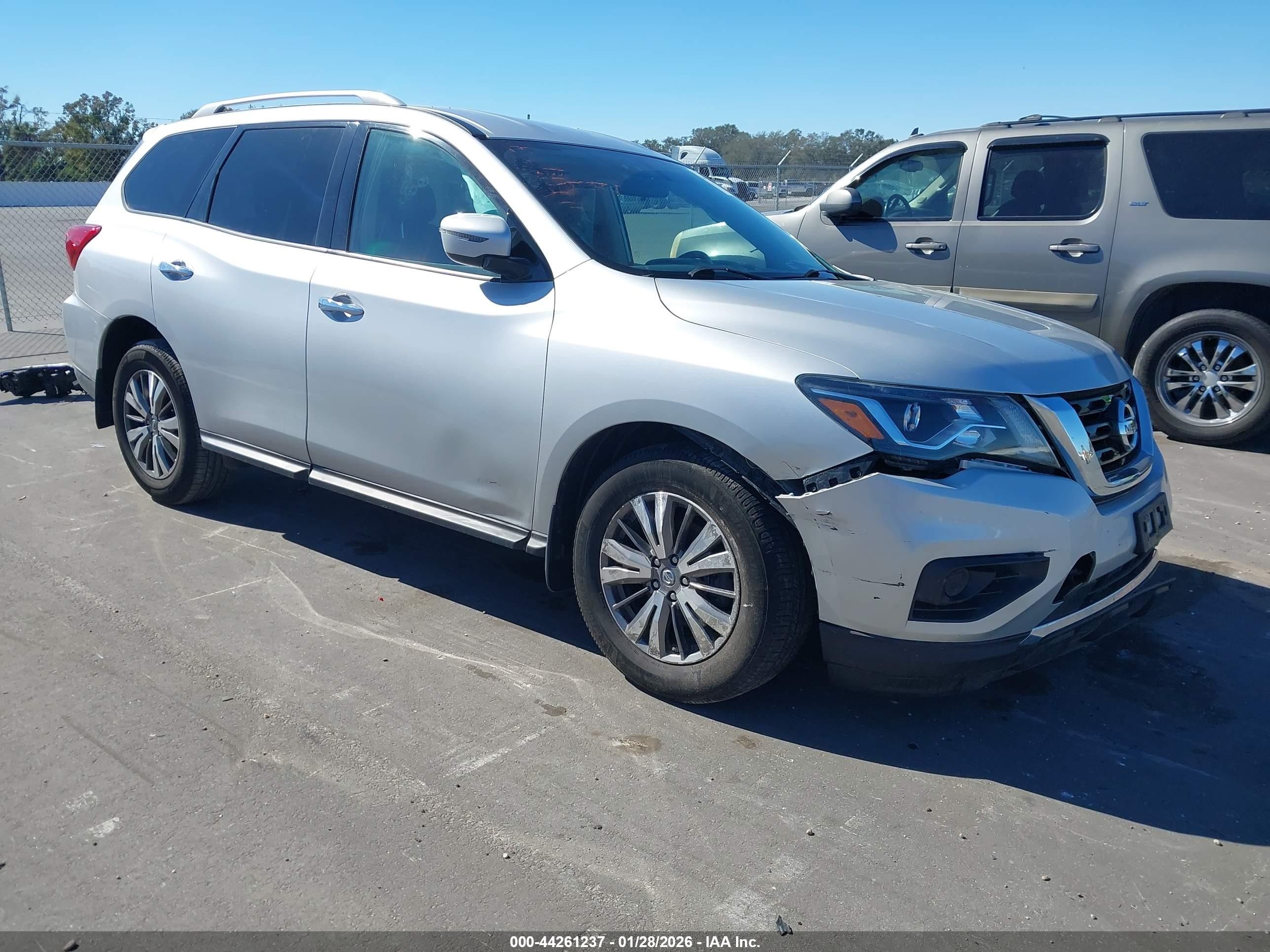 2019 Nissan Pathfinder SL, VIN 5N1DR2MM3KC595651 — Перед