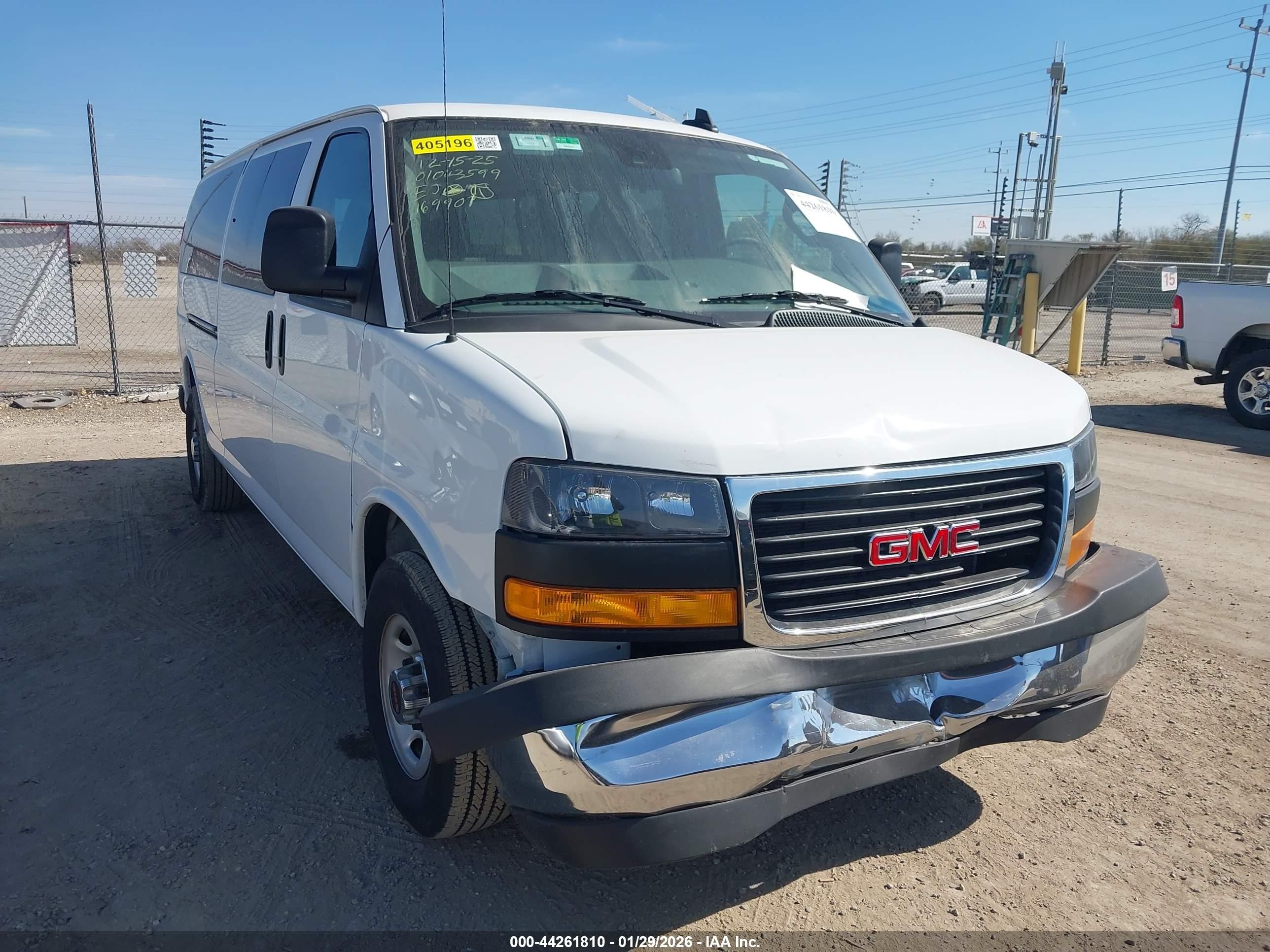 2025 GMC Savana LT, VIN 1GJZ7PFP6S1169901 — Перед