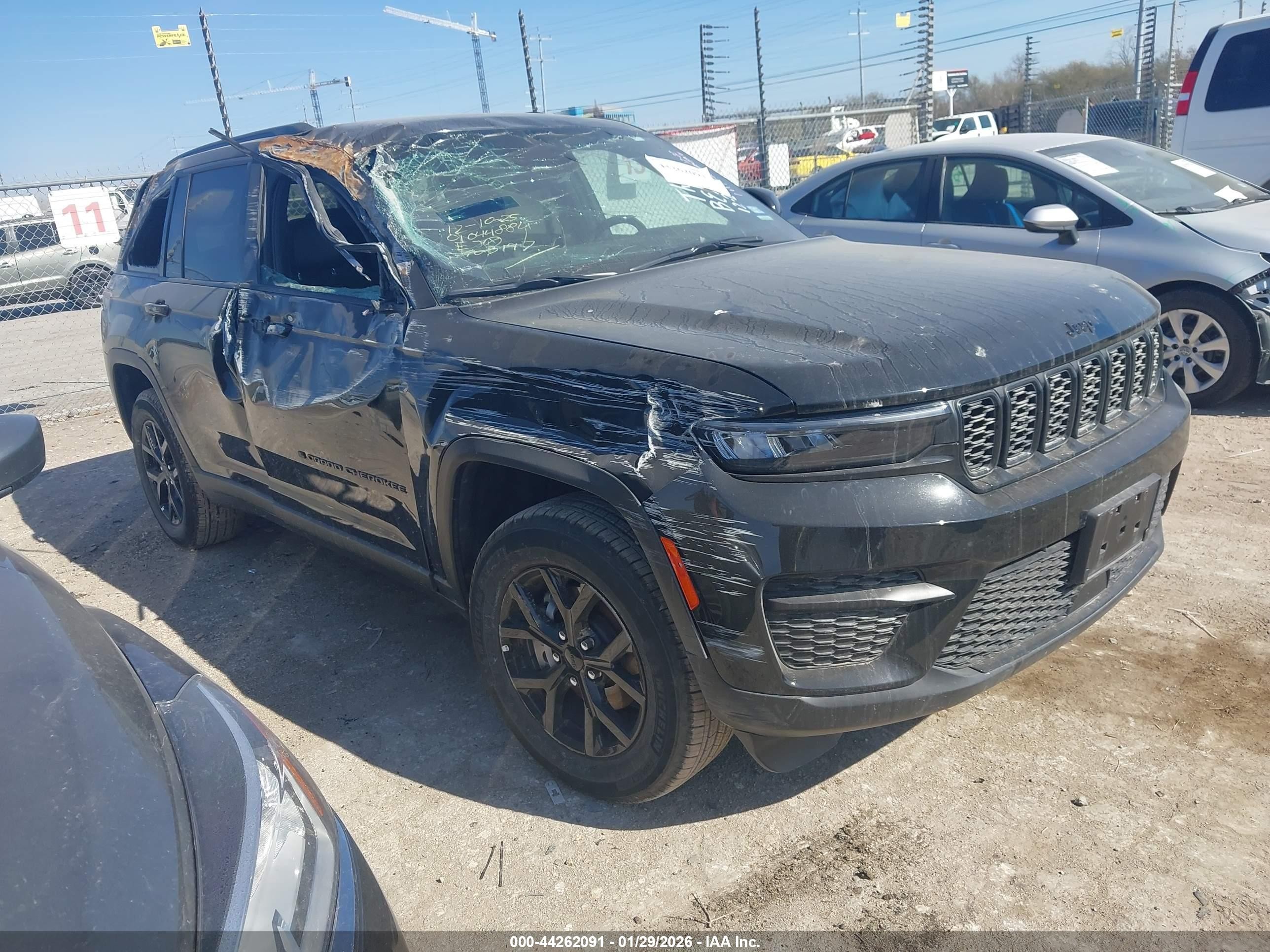 2025 Jeep Grand Cherokee Altitude, VIN 1C4RJHAG4S8703197 — Side