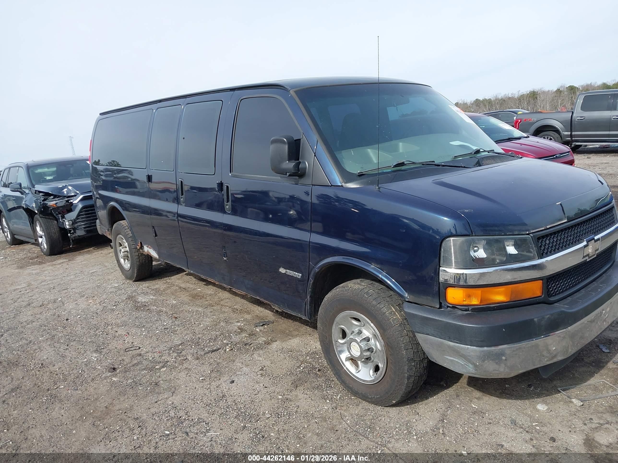 2006 Chevrolet Express Passenger, VIN 1GAHG39U461272259 — Side