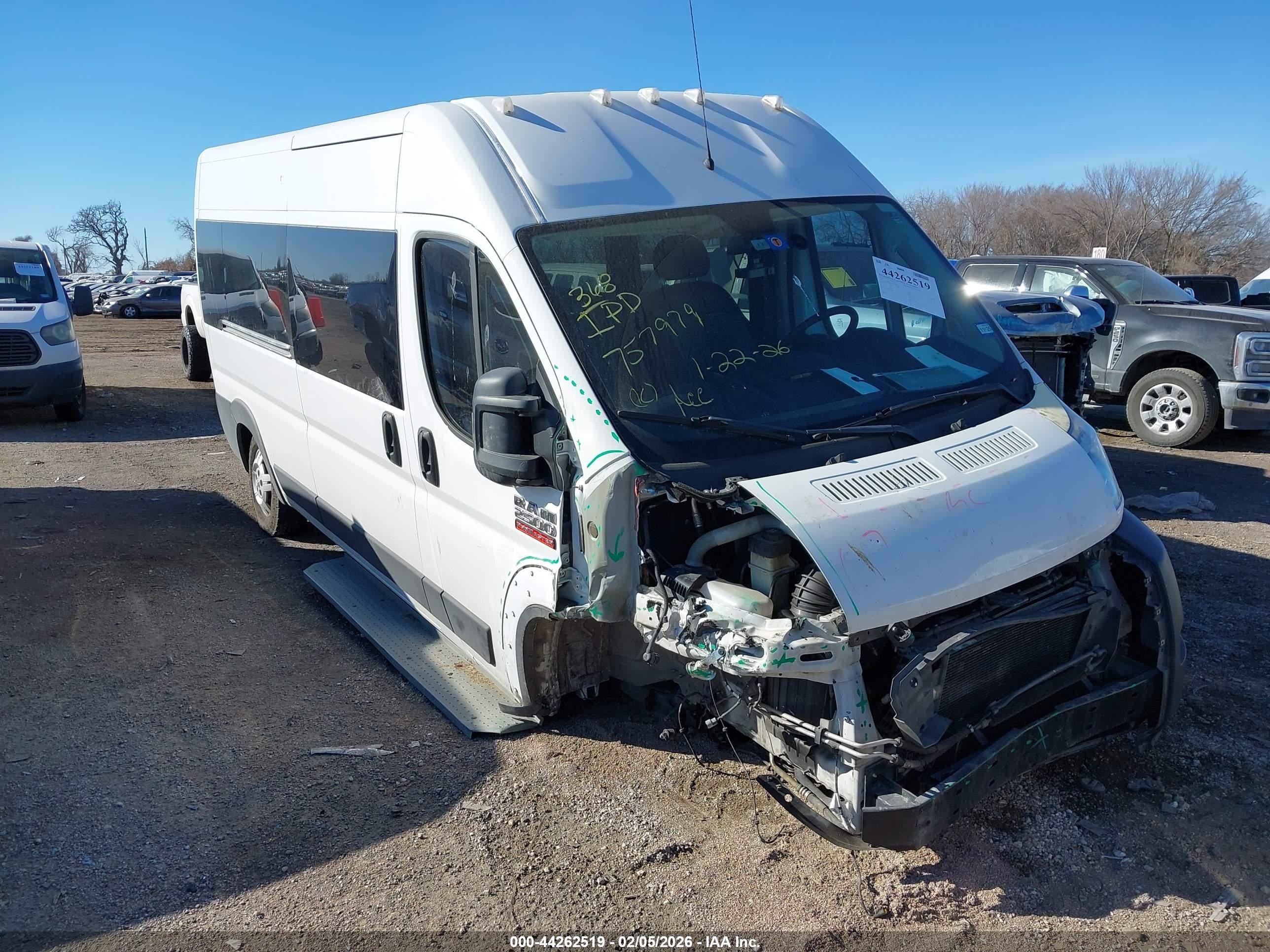 2021 Ram ProMaster Window Van, VIN 3C6LRVPG3ME538683 — Front end