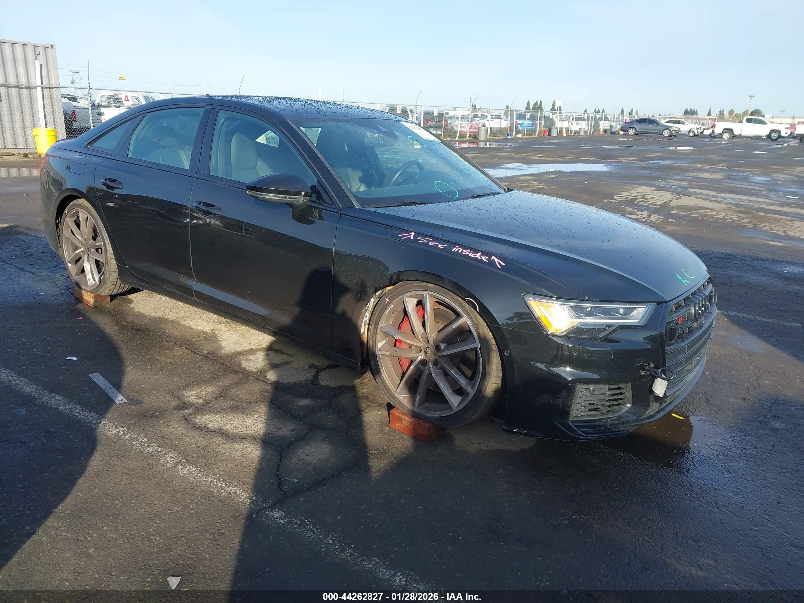 2021 Audi S6 Prestige, VIN WAUFFBF26MN055121 — Перед