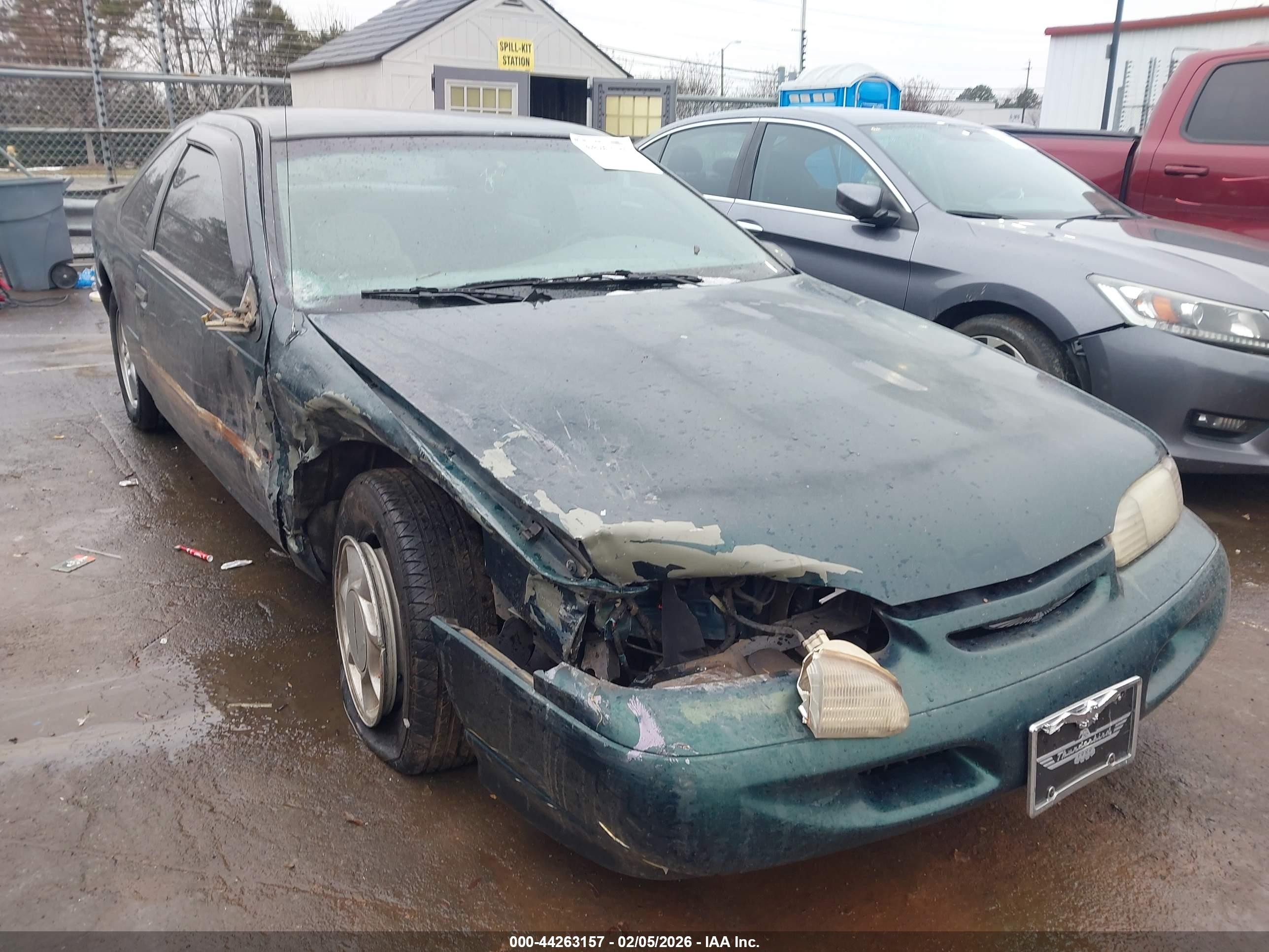 1995 Ford Thunderbird LX, VIN 1FALP62W3SH128109 — Front end