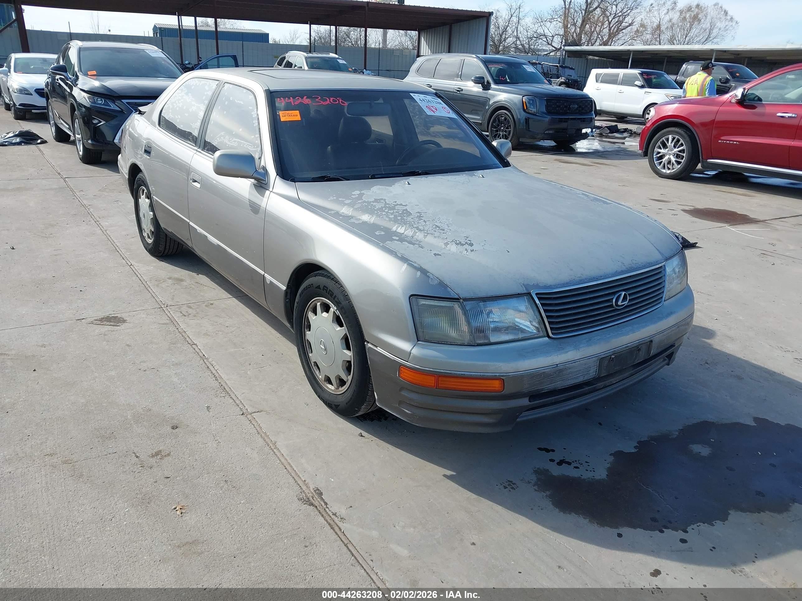 1995 Lexus LS 400, VIN JT8UF22E8S0002438 — Rear end