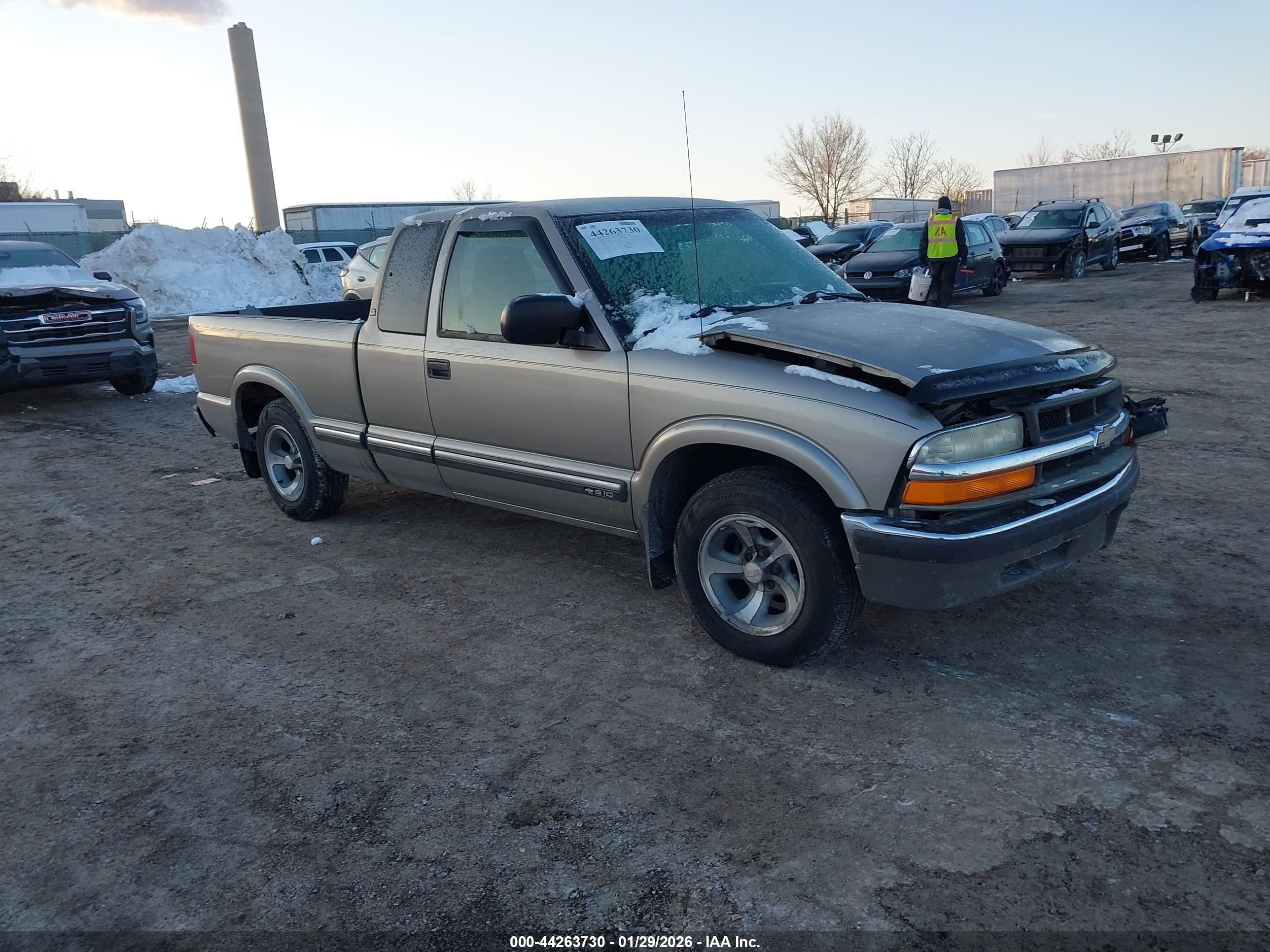2003 Chevrolet S-10 LS, VIN 1GCCS19X838239511 — All over