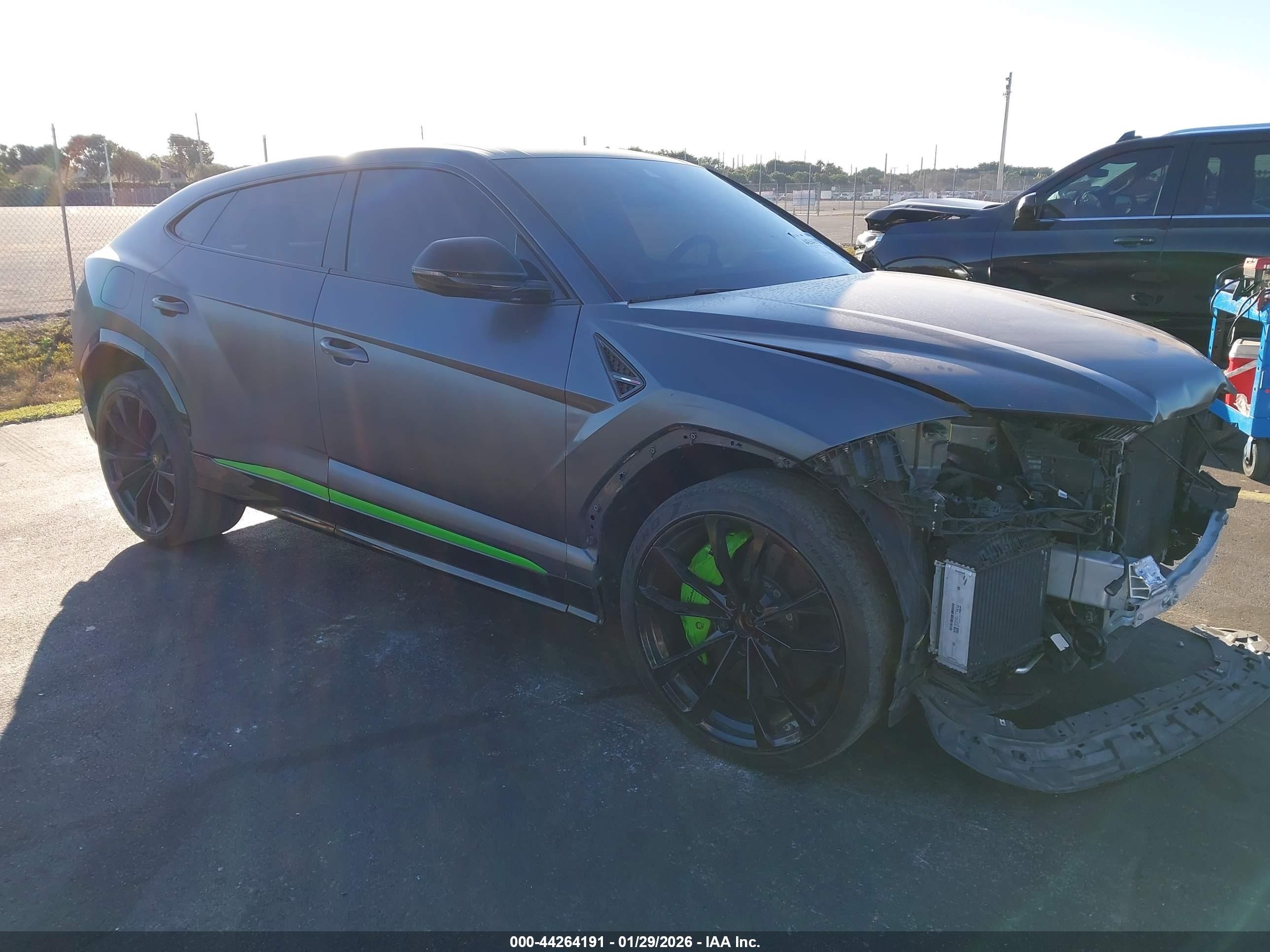 2020 Lamborghini Urus, VIN ZPBUA1ZL6LLA08603 — Front end