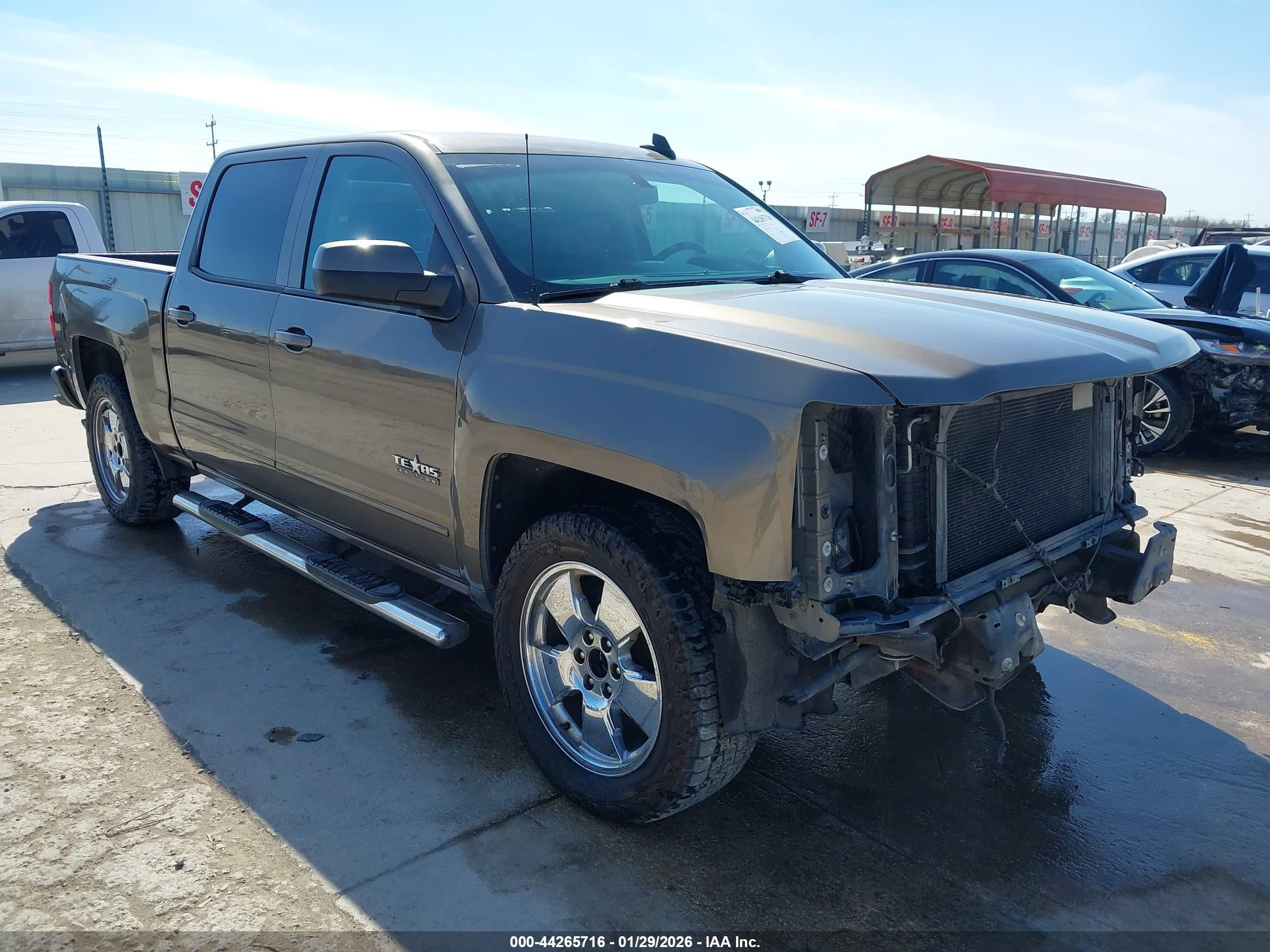 2015 Chevrolet Silverado 1500 LT, VIN 3GCPCRECXFG316197 — Front end