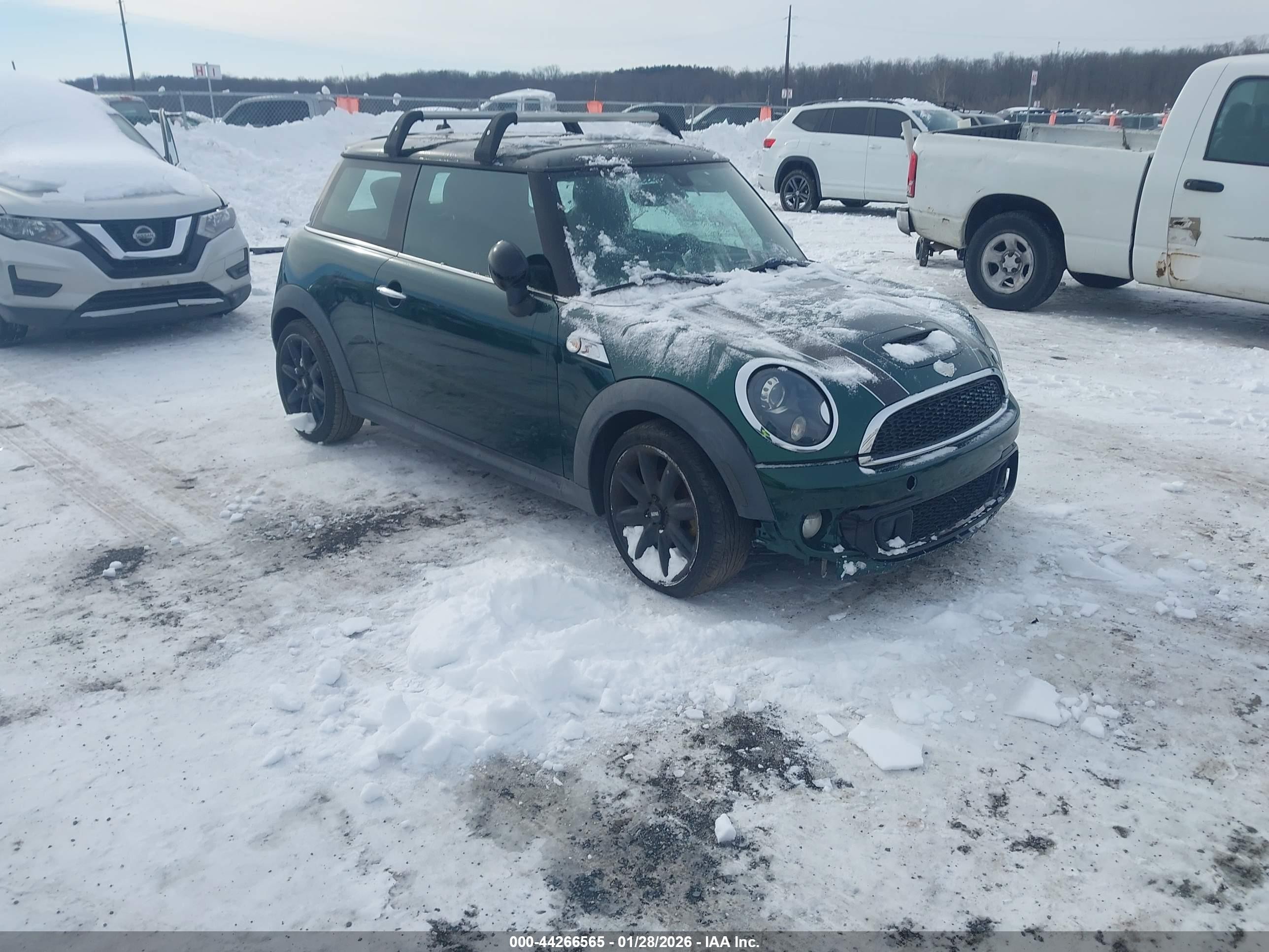 2012 MINI Hardtop S, VIN WMWSV3C55CTY16611 — Не указано