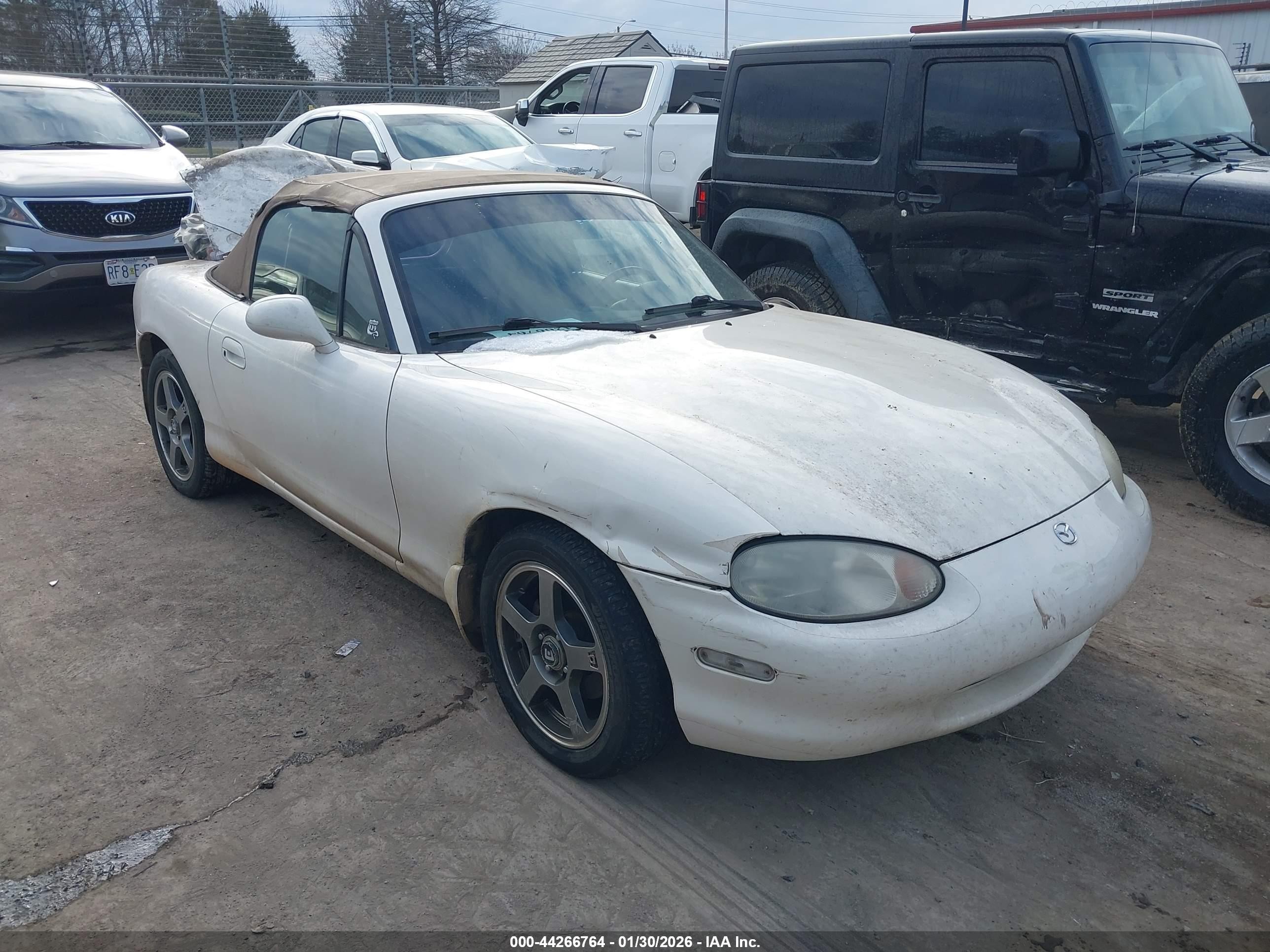 1999 Mazda MX-5 Miata, VIN JM1NB3539X0113170 — Rear end