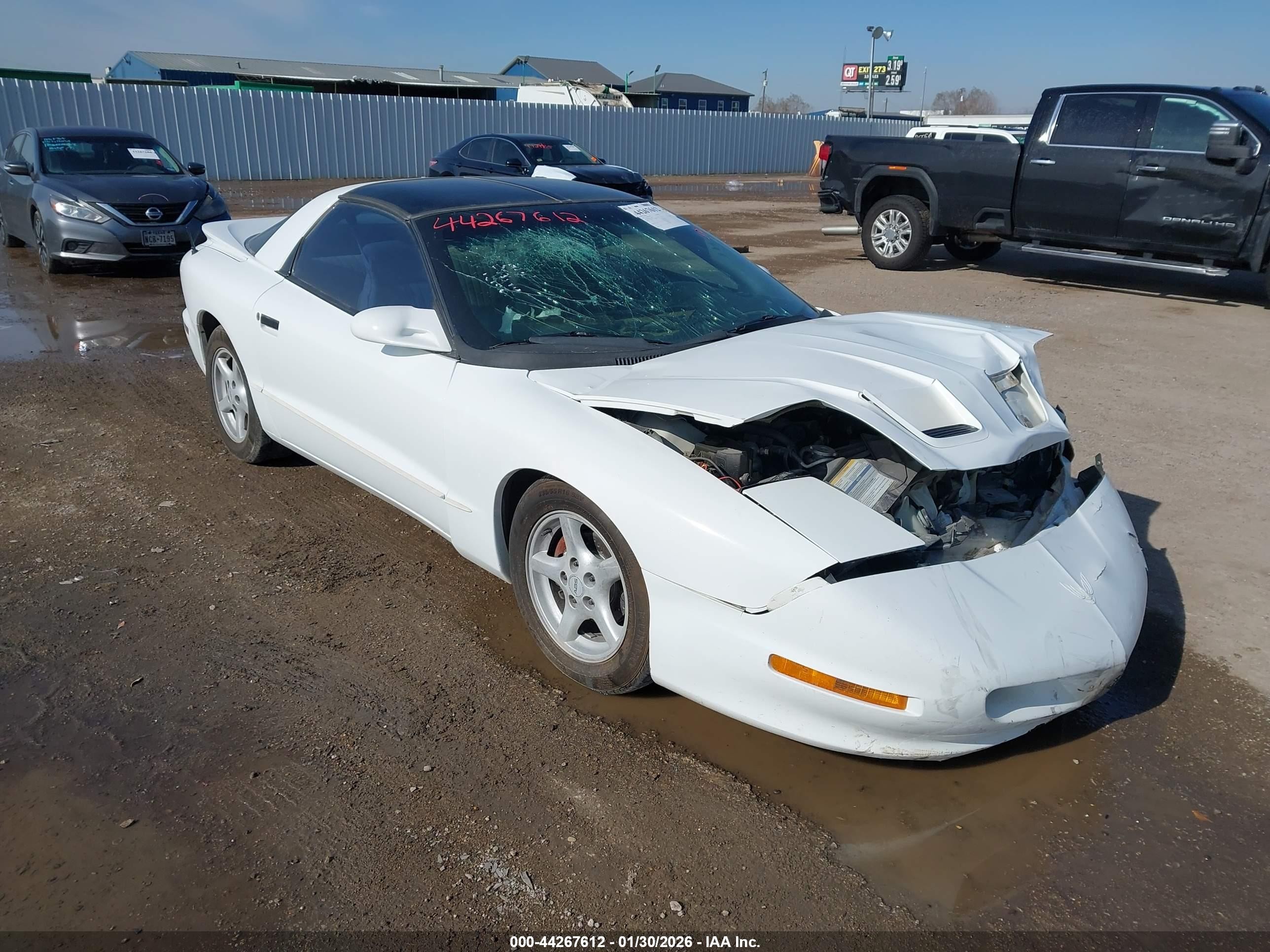 1995 Pontiac Firebird Formula, VIN 2G2FV22P3S2222586 — Front end