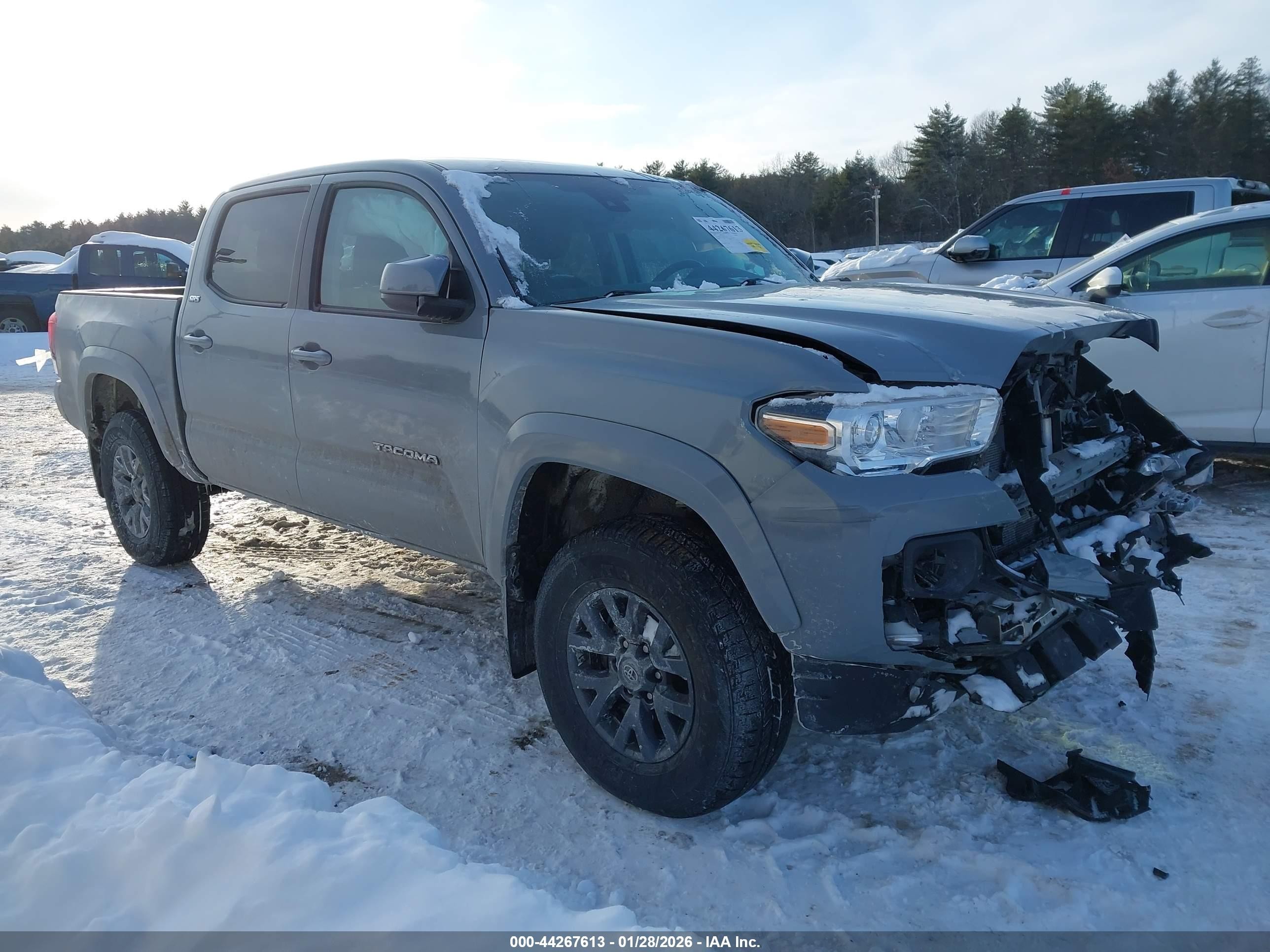 2021 Toyota Tacoma TRD Off Road, VIN 3TMCZ5AN8MM377995 — Front end