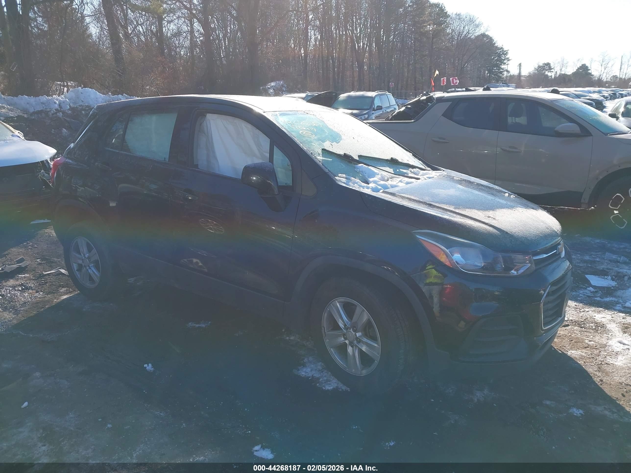 2017 Chevrolet Trax LS, VIN 3GNCJNSB6HL206726 — Front end