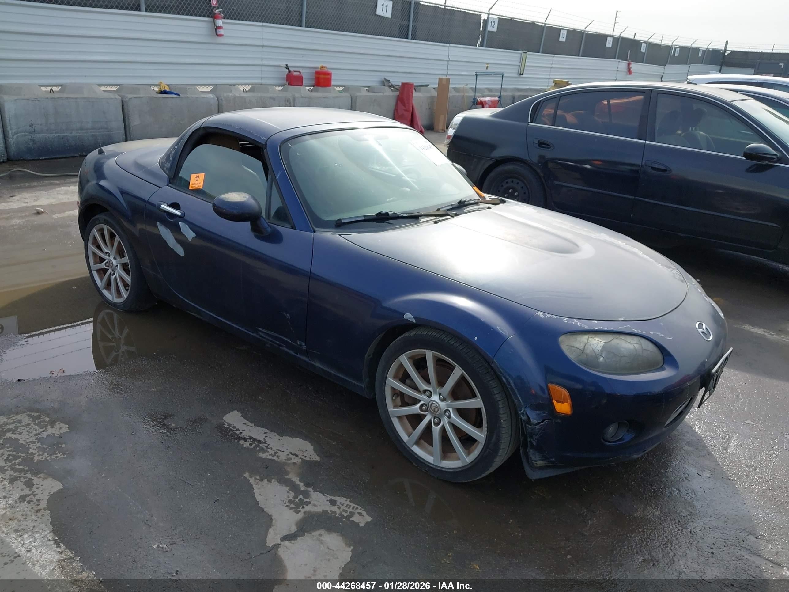 2008 Mazda MX-5 Miata Grand Touring, VIN JM1NC26F380142908 — Front end